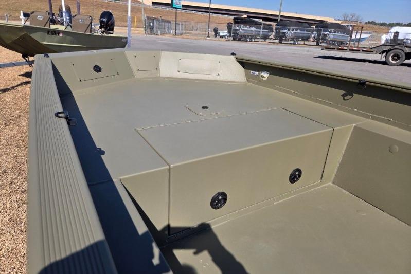 2026 Tracker Grizzly 1650 T Prairie Wings Edition boat interior, showcasing spacious deck design.
