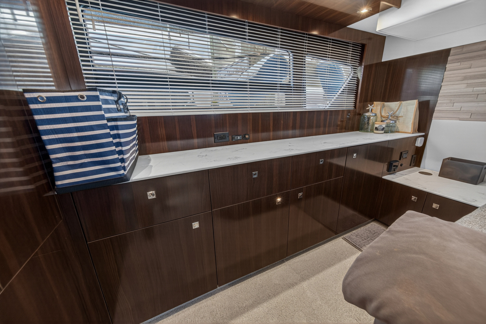 2023 Cruisers Yachts 50 CANTIUS - Image 85