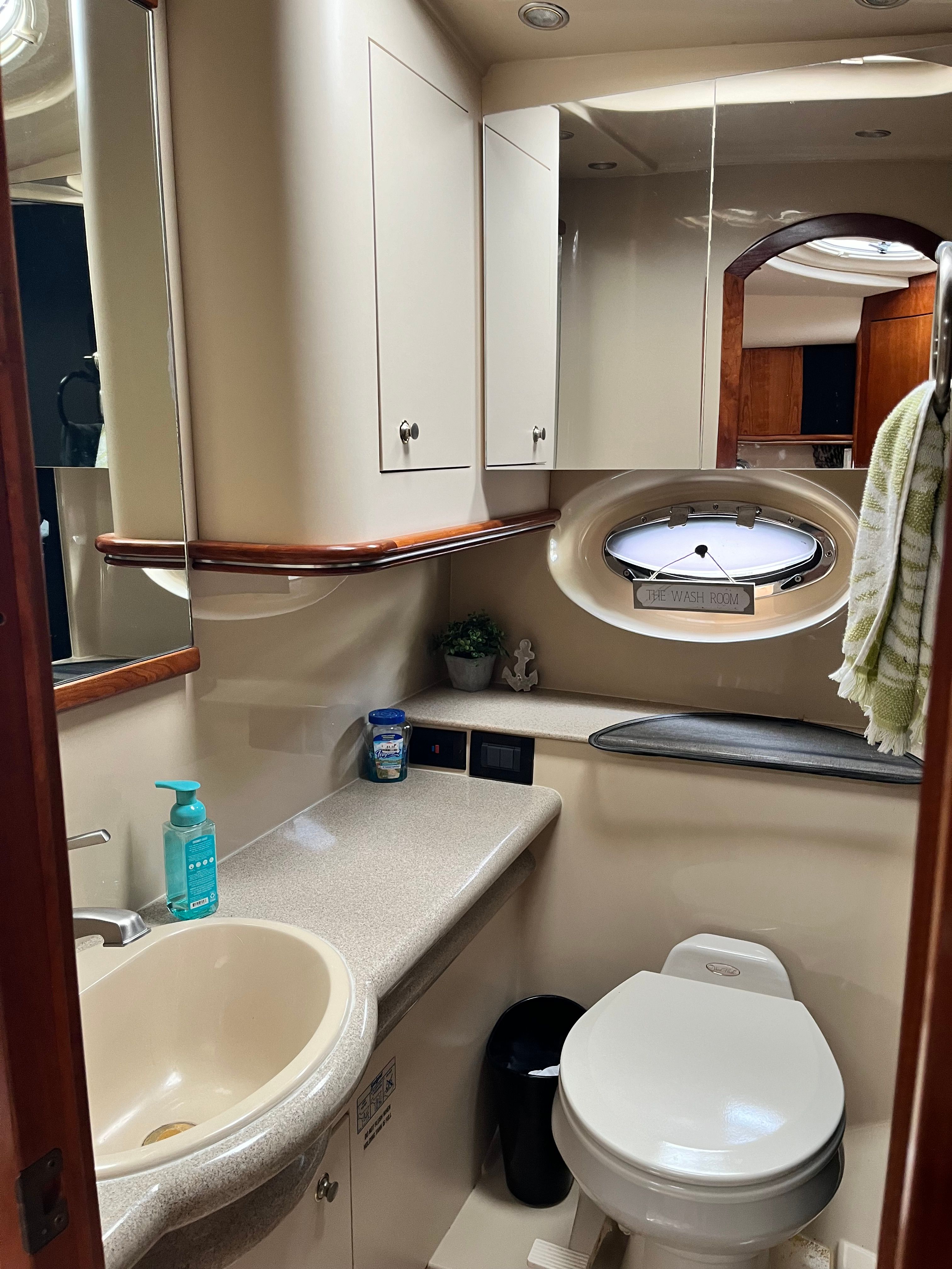 2004 Cruisers Yachts 370 Express - 18
