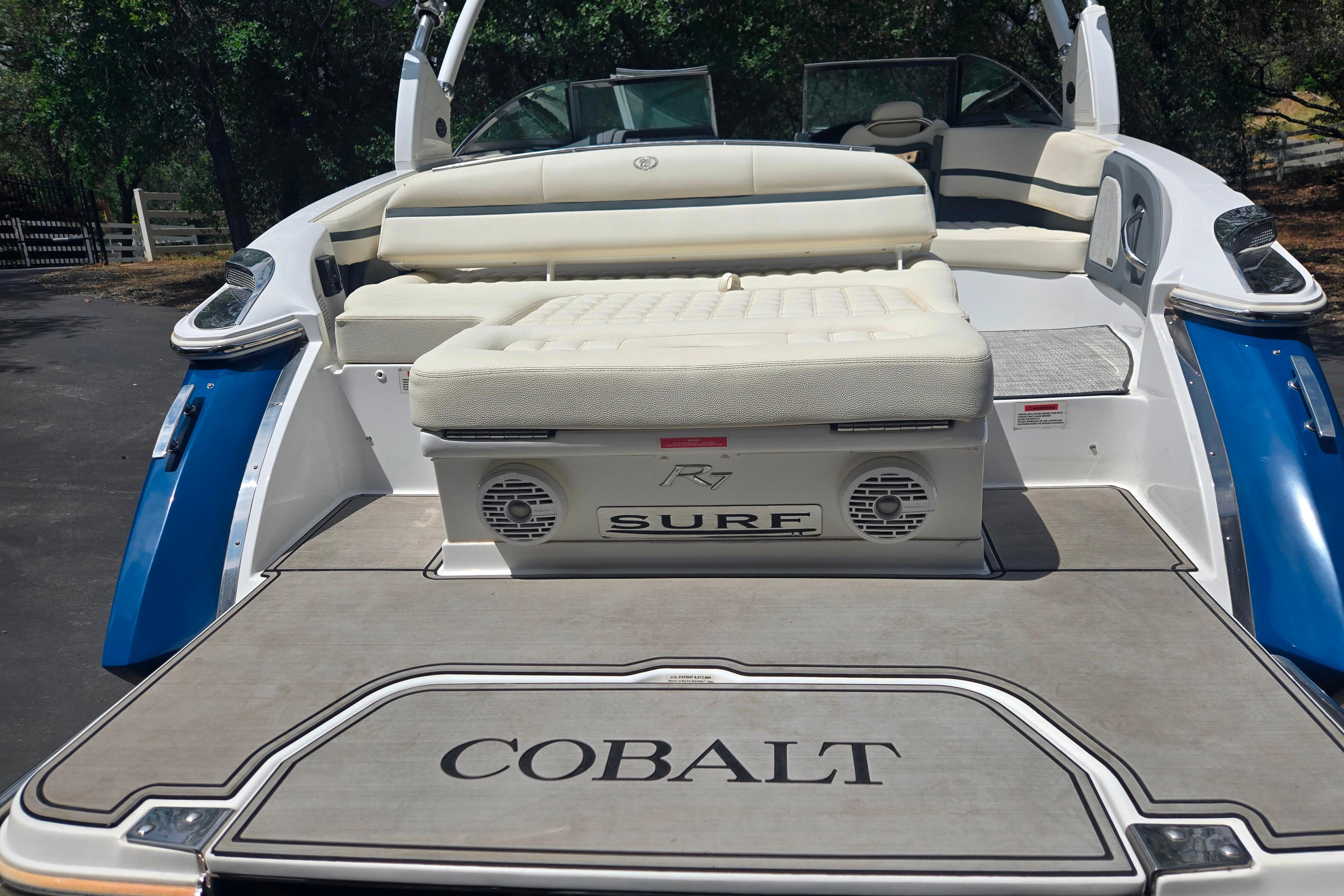 2020 Cobalt R7 Surf boat with cushioned seating and sleek design.