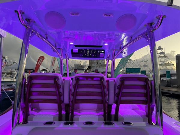 2026 Mag Bay 43 Center Console - 64