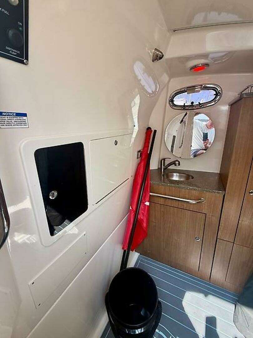 2014 Boston Whaler 350 Outrage - Image 16