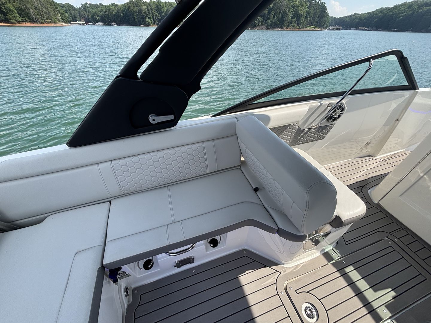 2022 Sea Ray SDX 250 - 18