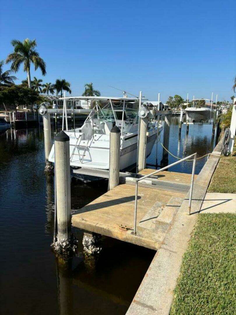 1987 Chris-Craft 284 - Image 17