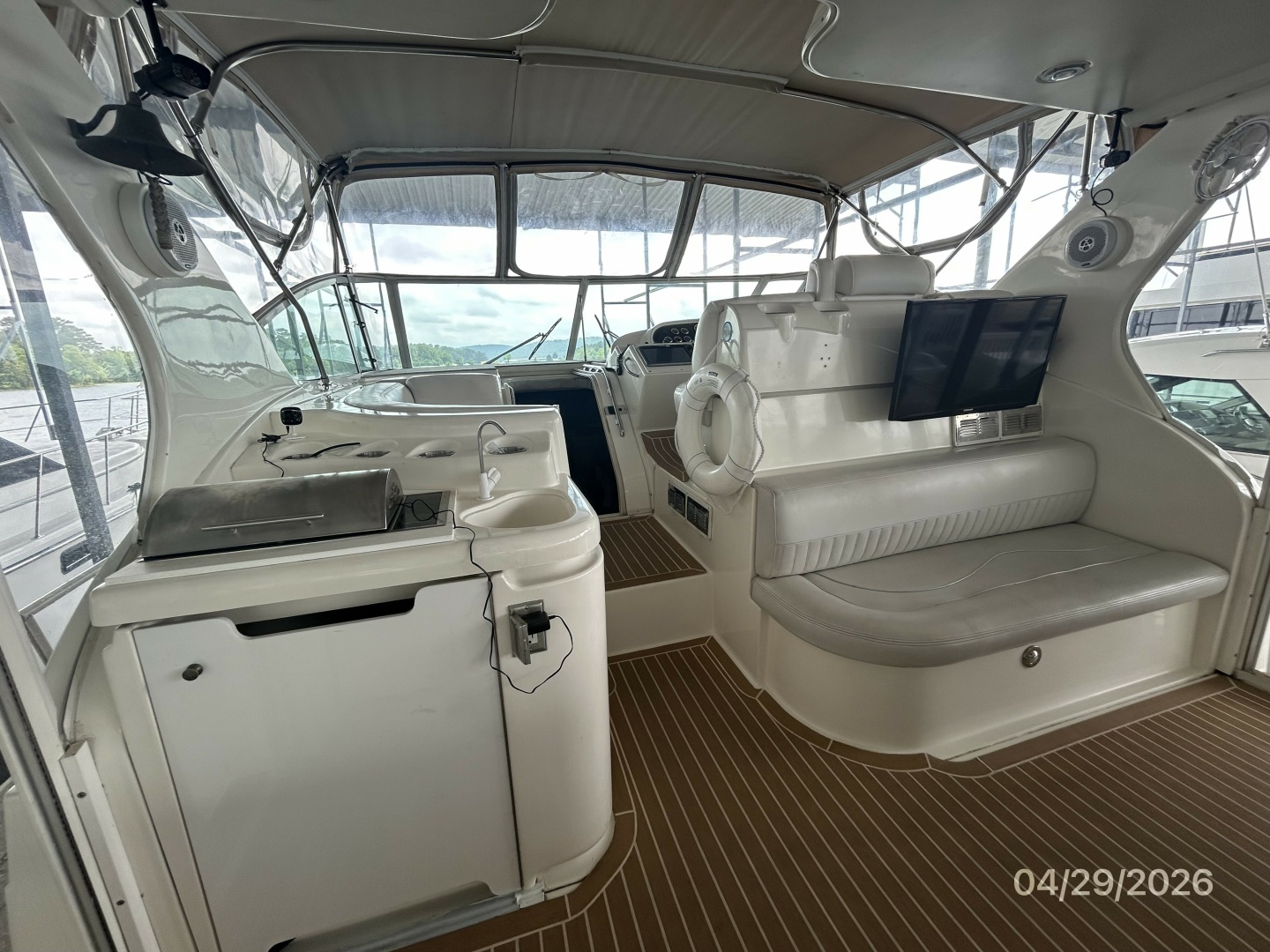 2000 Cruisers Yachts 4450 - Image 26