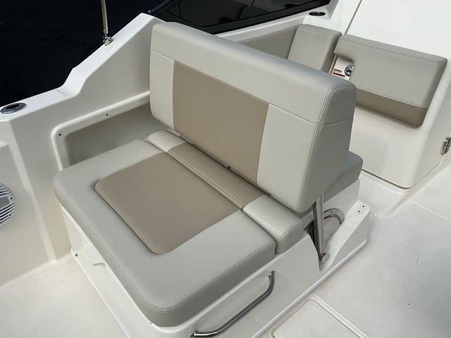 2024 Boston Whaler 210 Vantage - 15