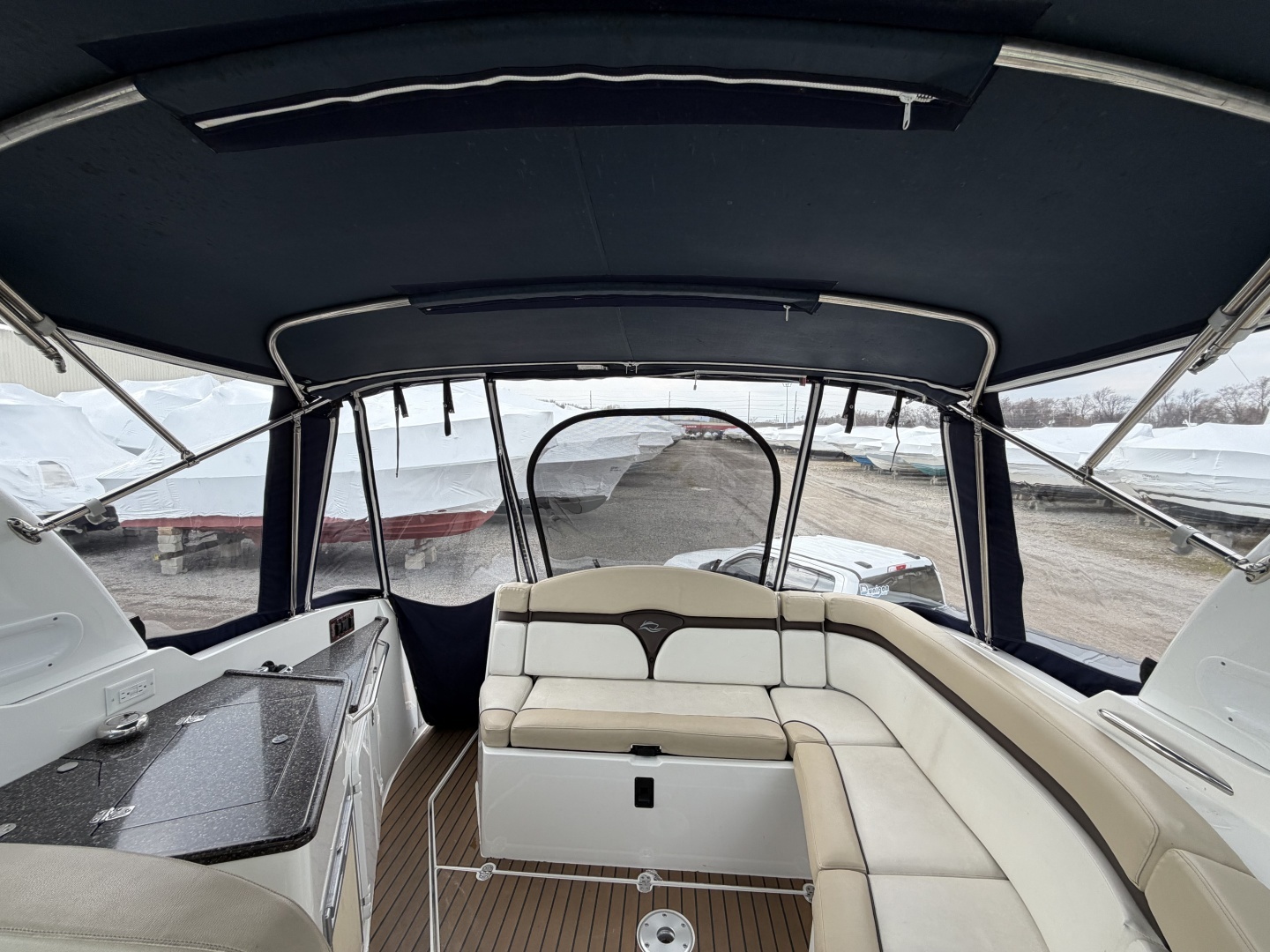 2016 Rinker 310 Express - Image 4