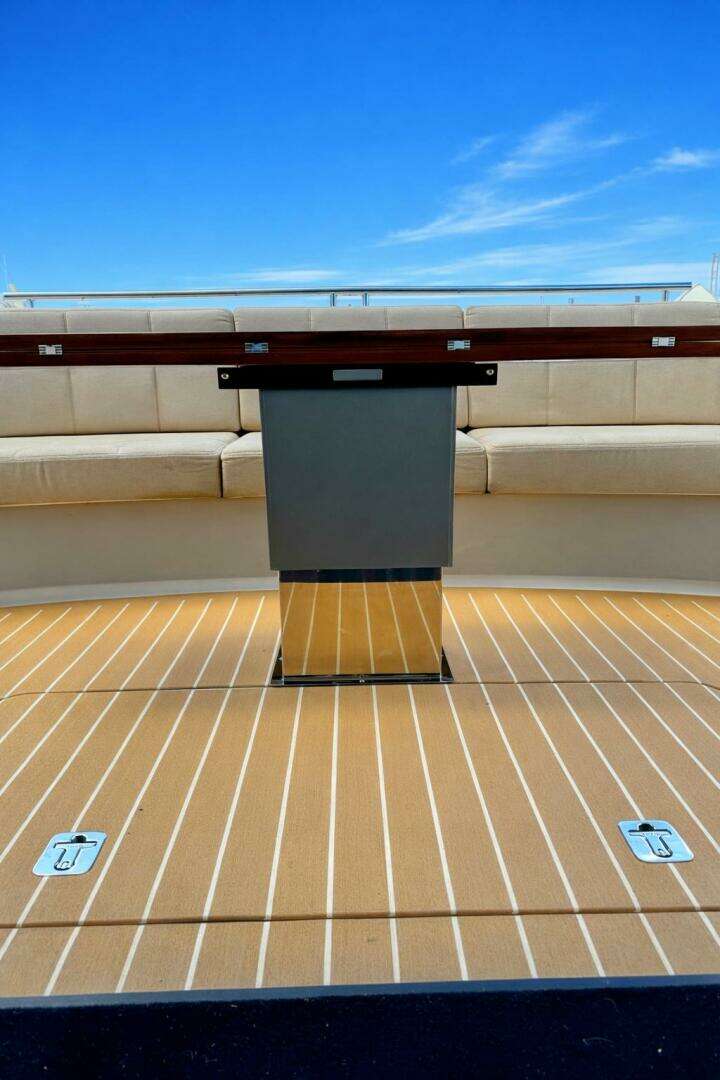 2014 Tiara Yachts 50 Coupe - Image 15
