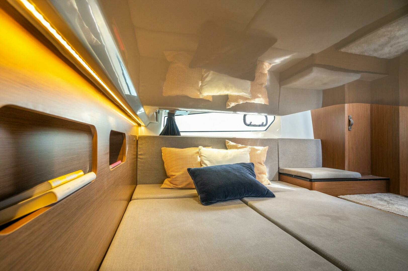 2025 Beneteau Antares 11 Fly - Image 22