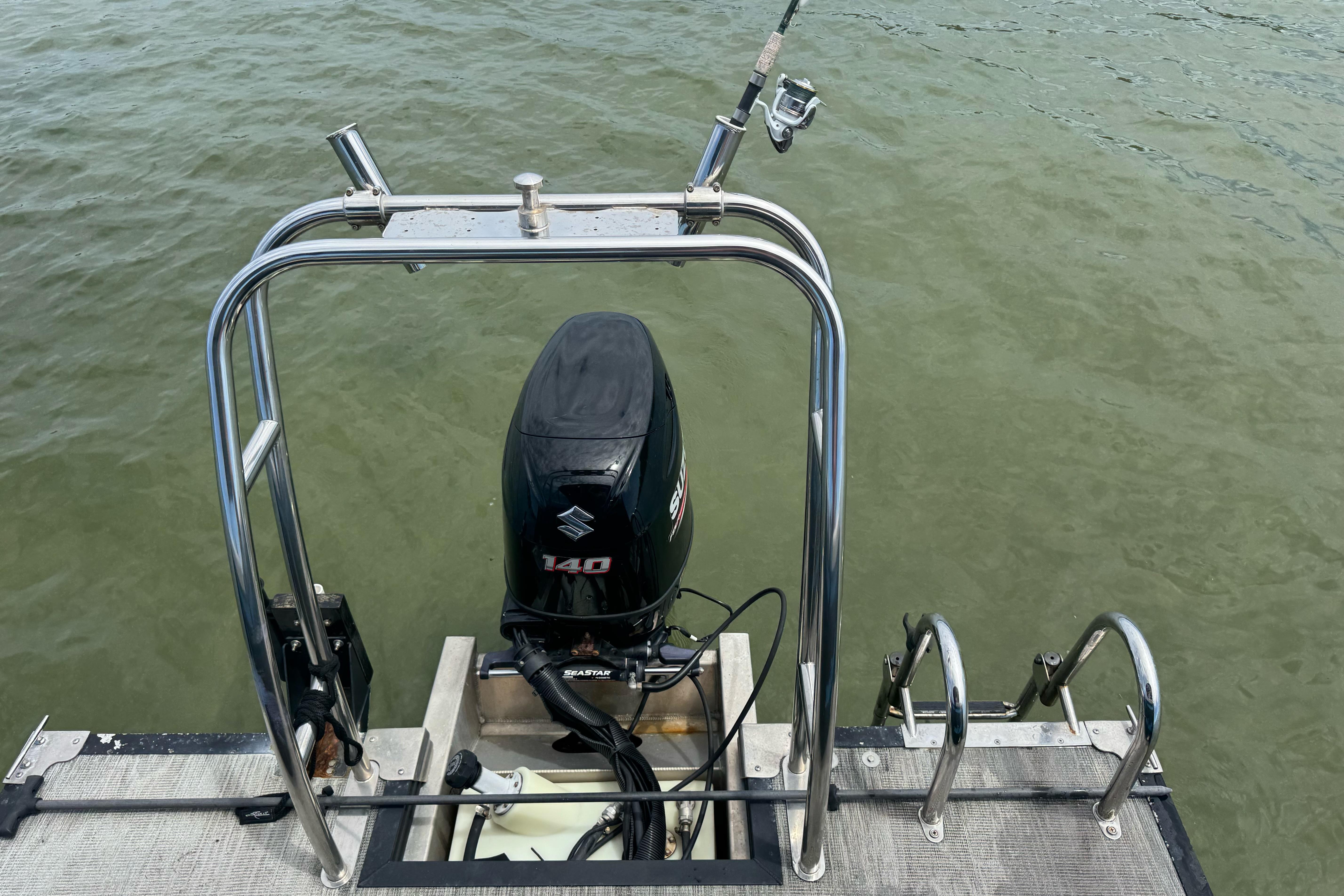 Qwest Edge 820 CTR 2022 boat with Suzuki 140 outboard motor on water.