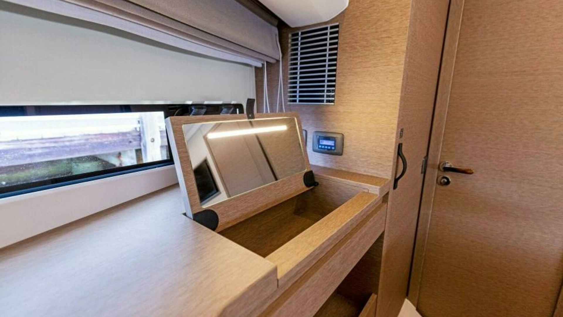 2025 Prestige 460 - Image 31