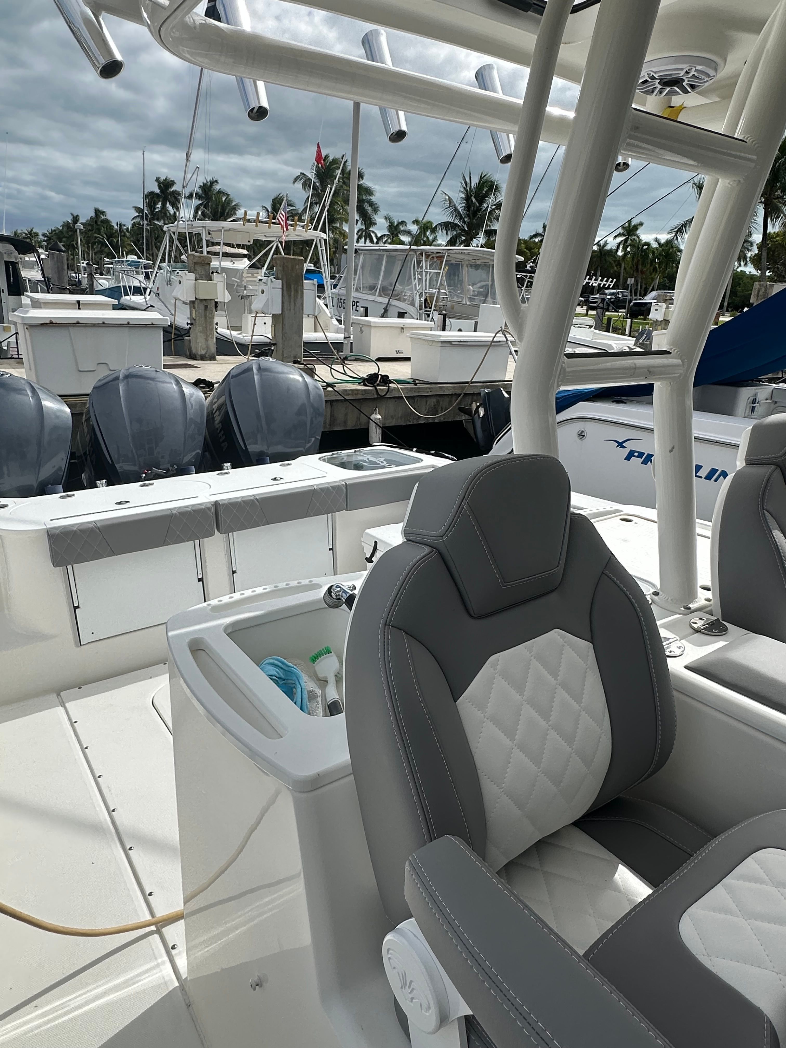 2009 Everglades 365 Center Console - 89