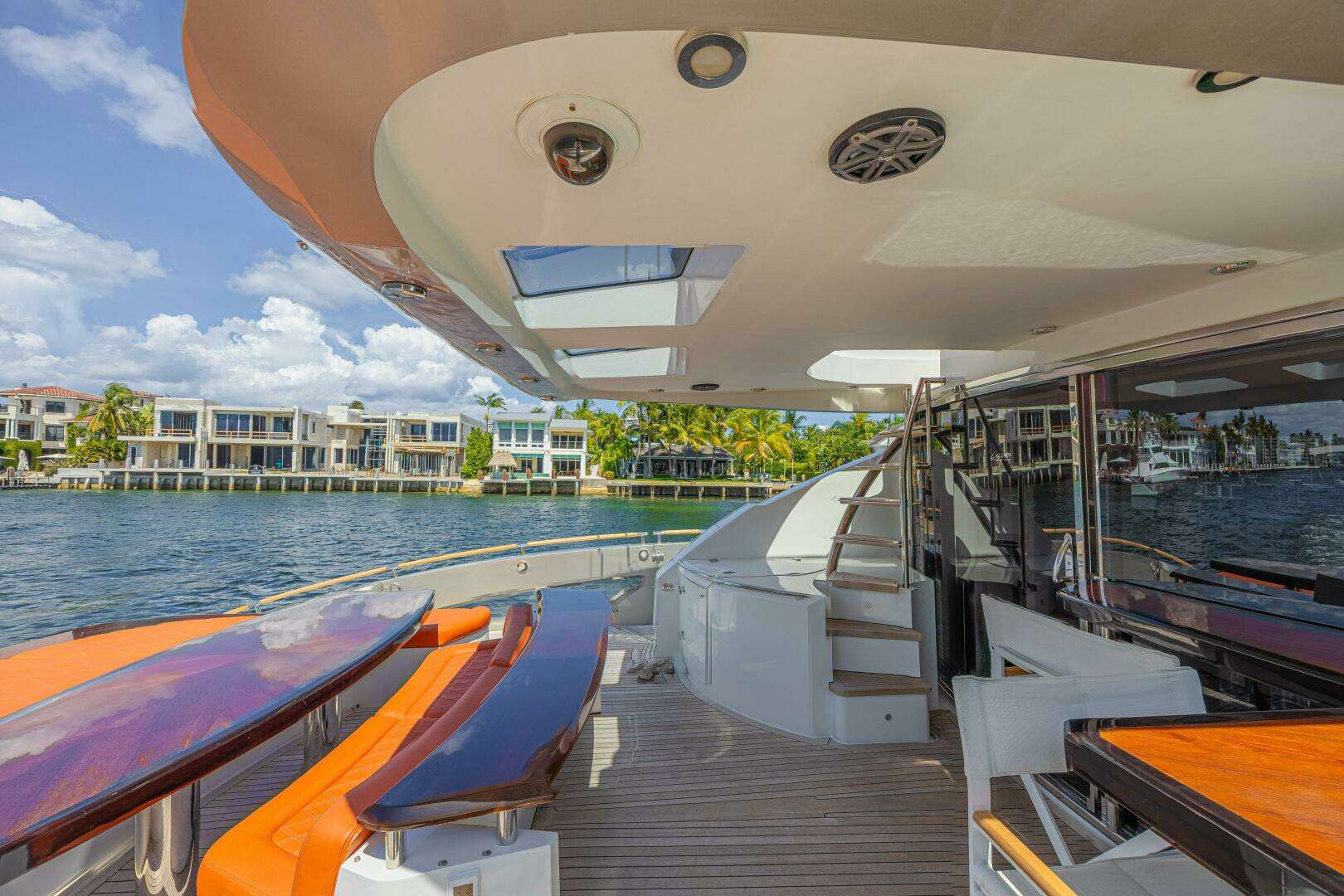 2010 Lazzara Yachts LSX 92 - Image 19