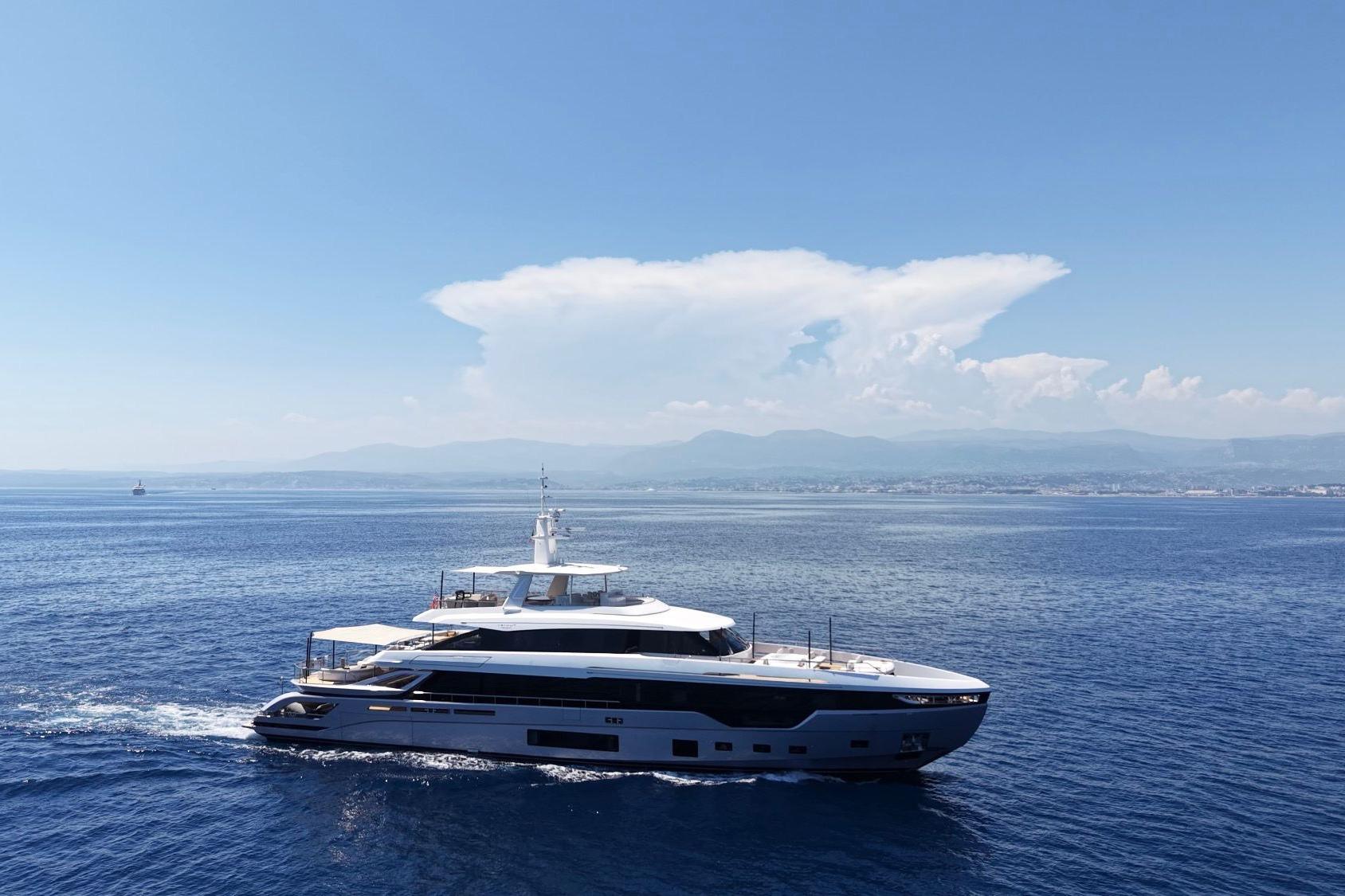 2021 Azimut Grande Trideck