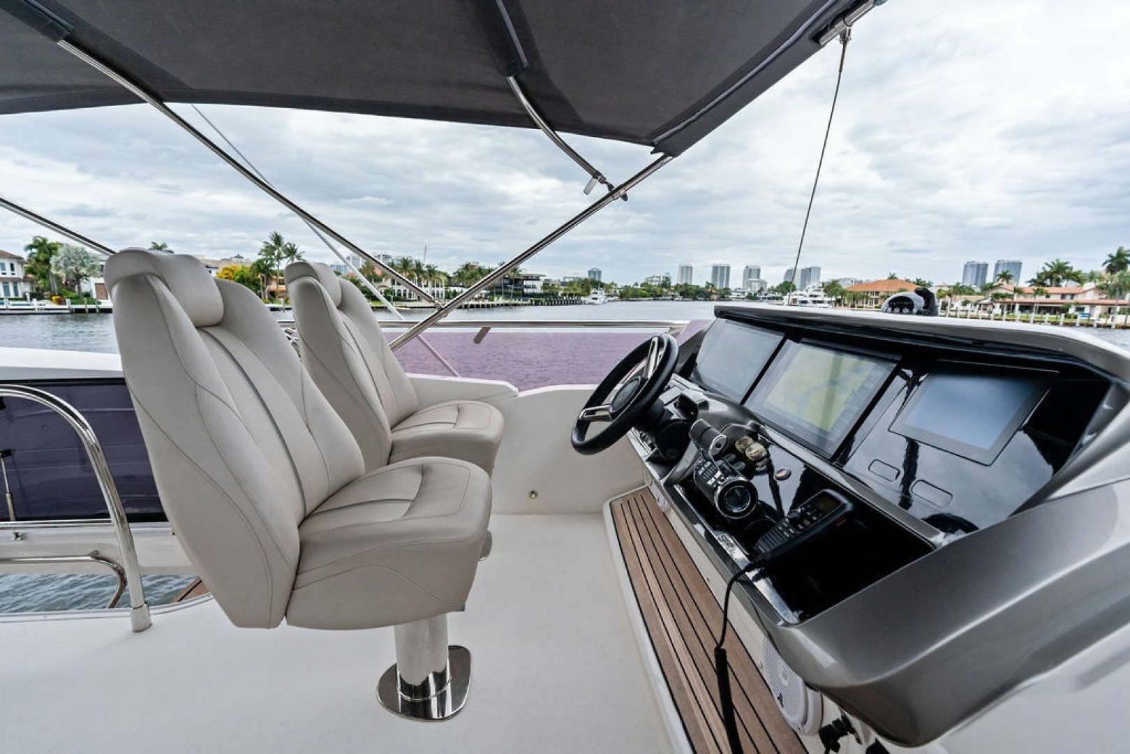 2020 Princess S62 Sportbridge - Image 26