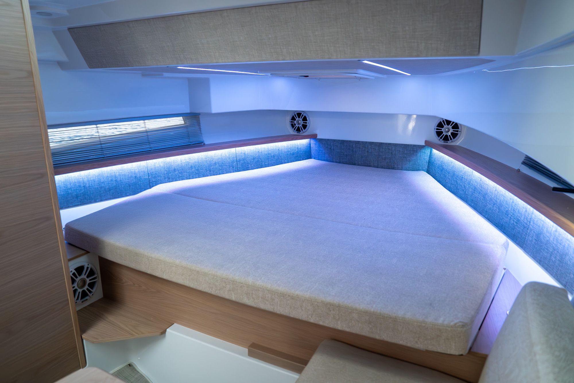 2026 Quarken 35 Cabin Tourer - 16