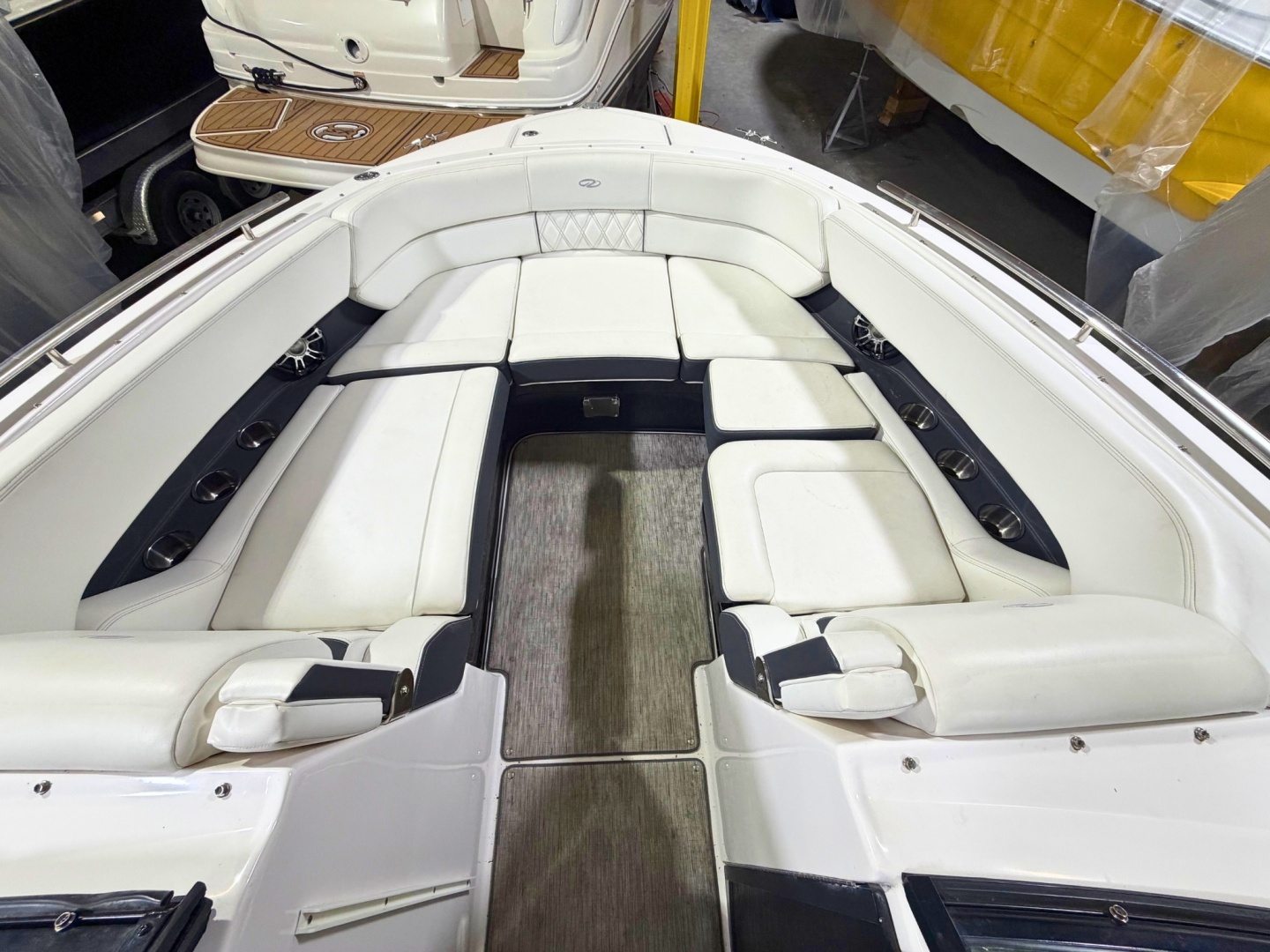 2019 Regal 2800 Bowrider - Image 2