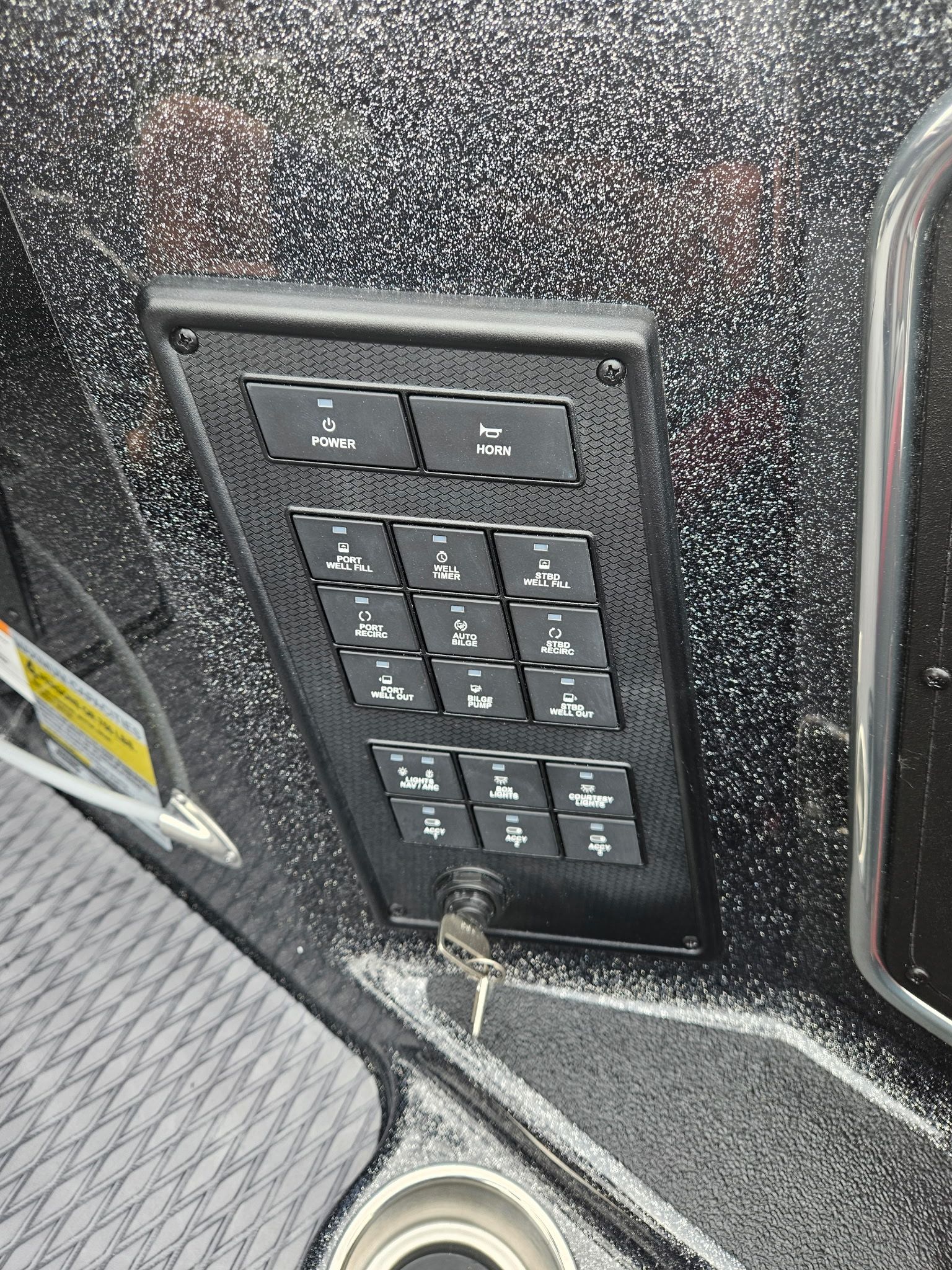 Control panel of Caymas CX 21 PRO 2027 boat.
