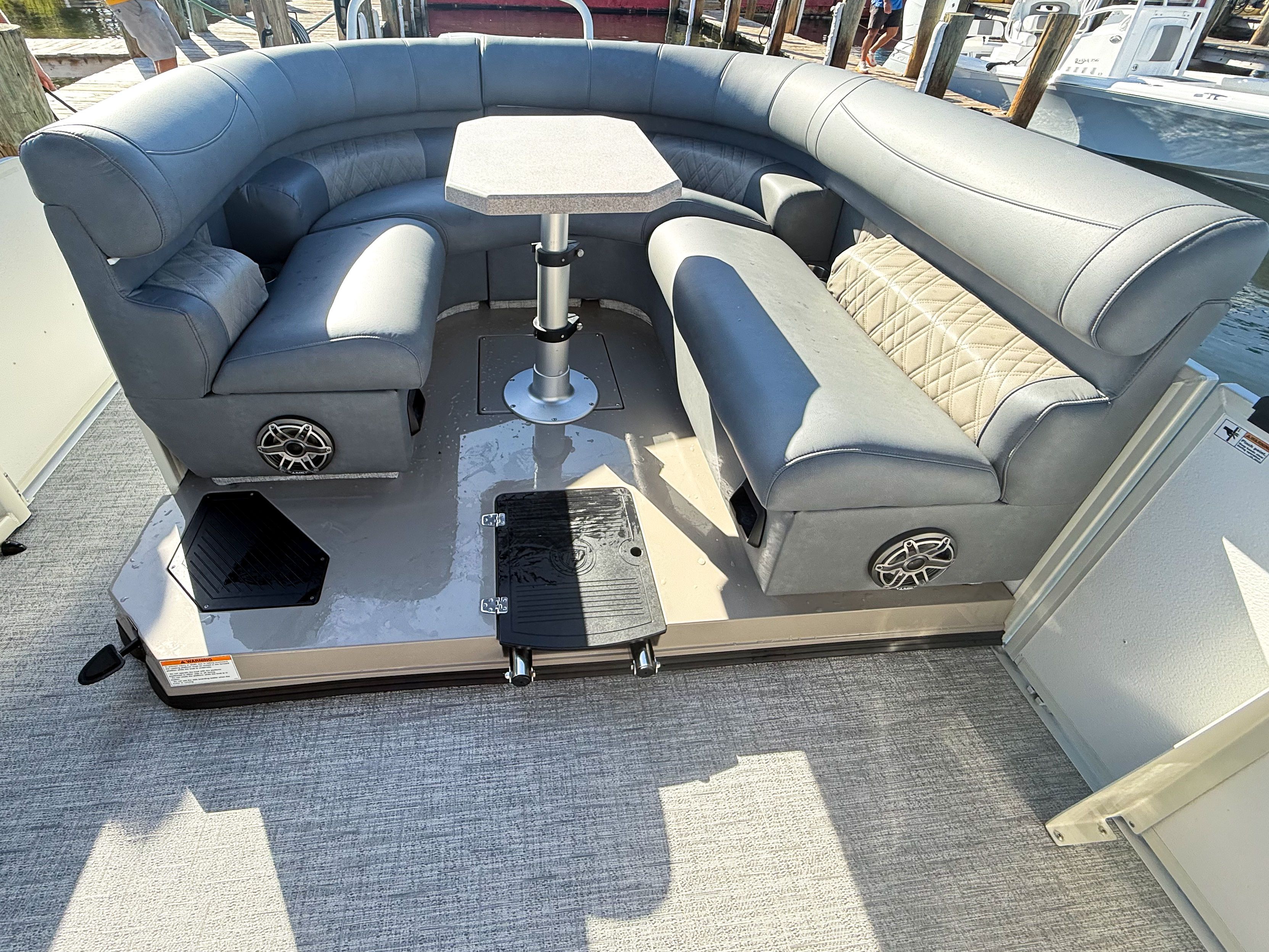 2025 PREMIER 270 INTRIGUE - Image 11