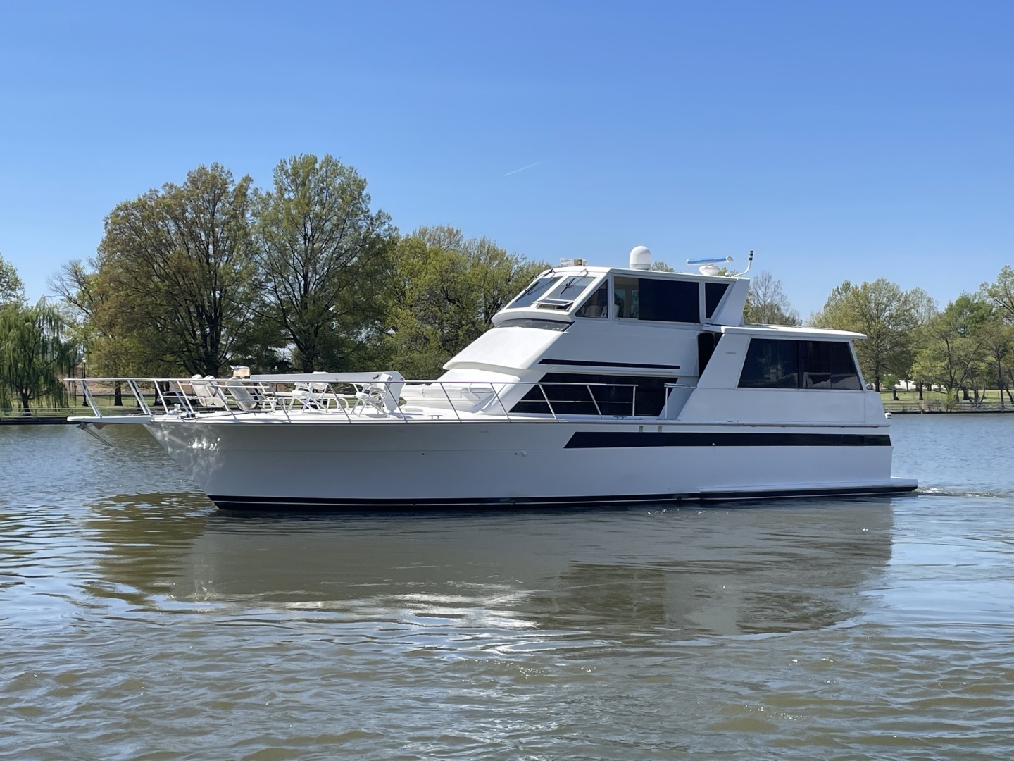 1995 Viking 54 Sports Yacht - Image 2