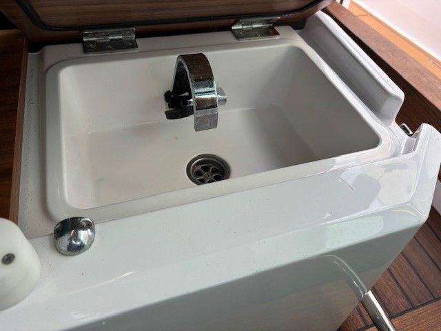 2023 Axopar 28 Cabin - 24