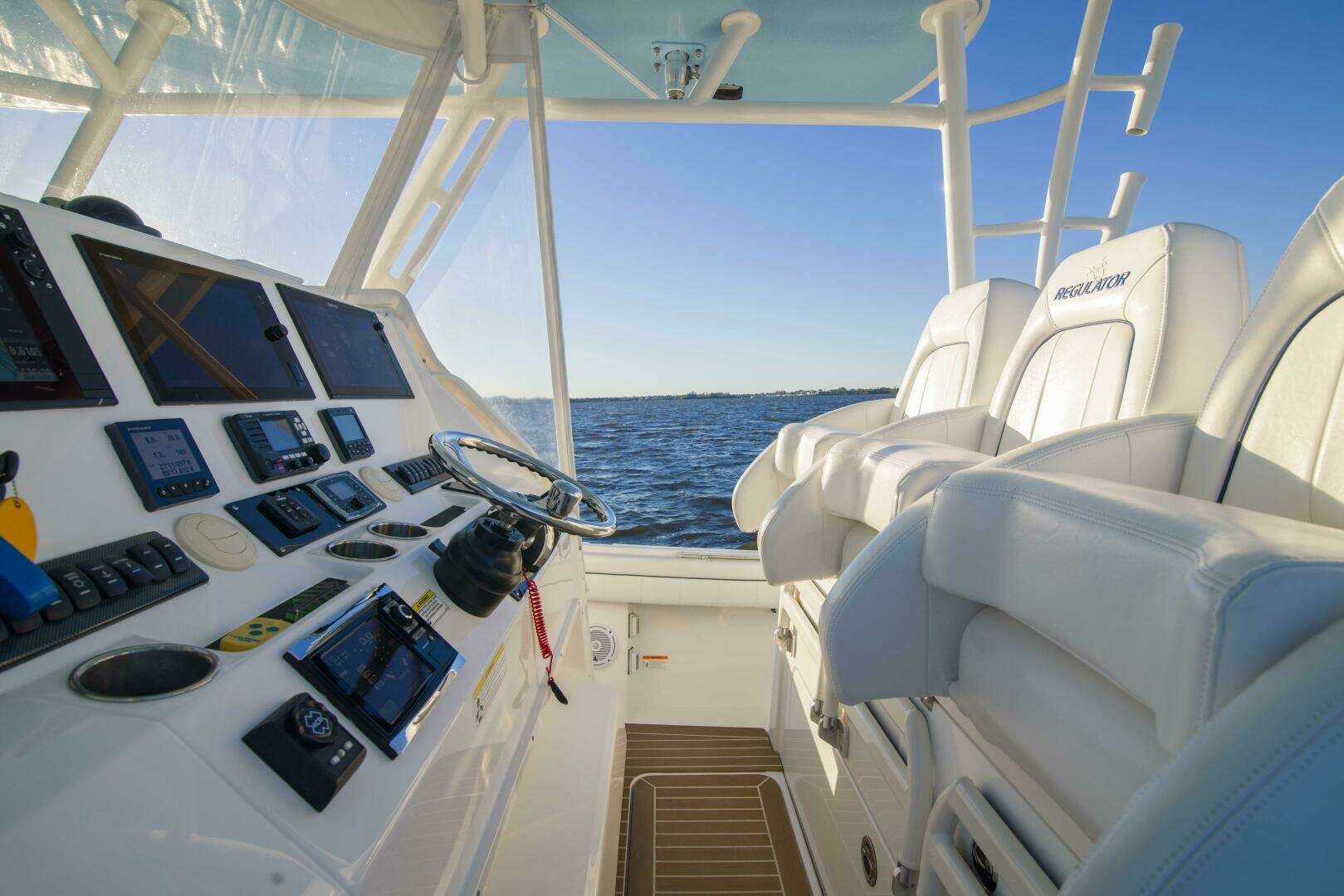 2016 Regulator 41 Center Console - Image 5