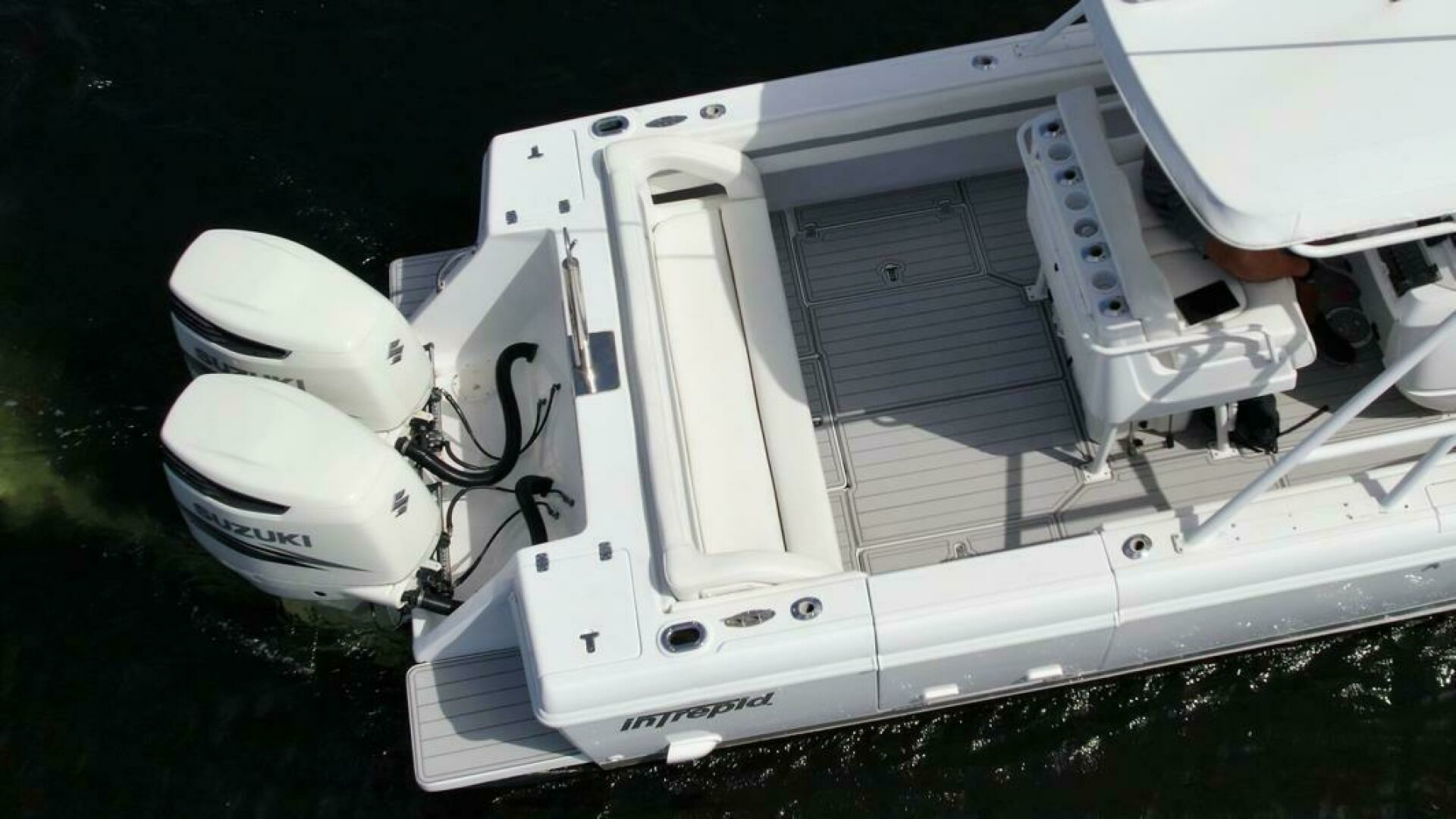 2003 Intrepid 32 - Image 39
