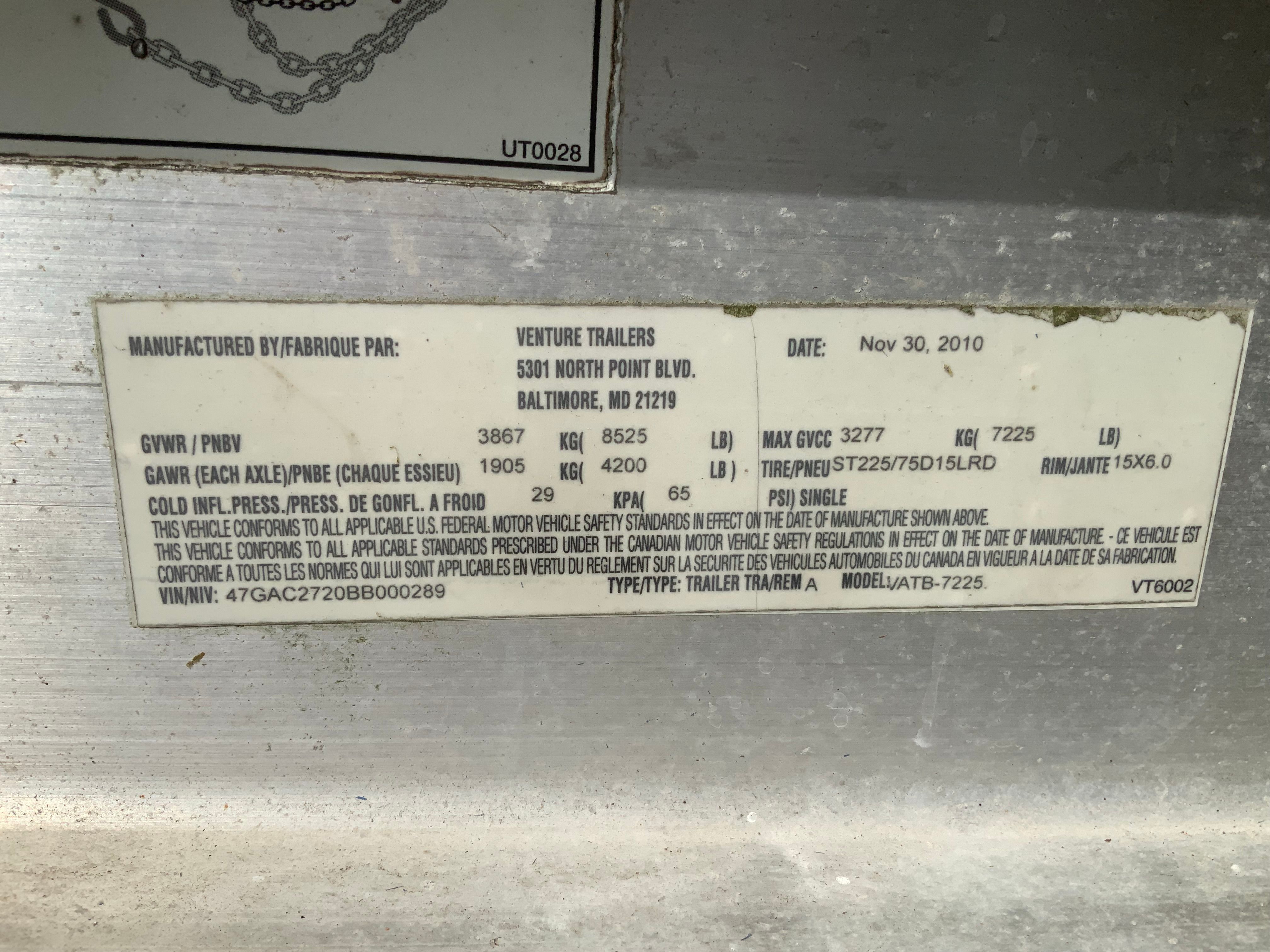 A trailer nameplate with technical specifications and manufacturer information.