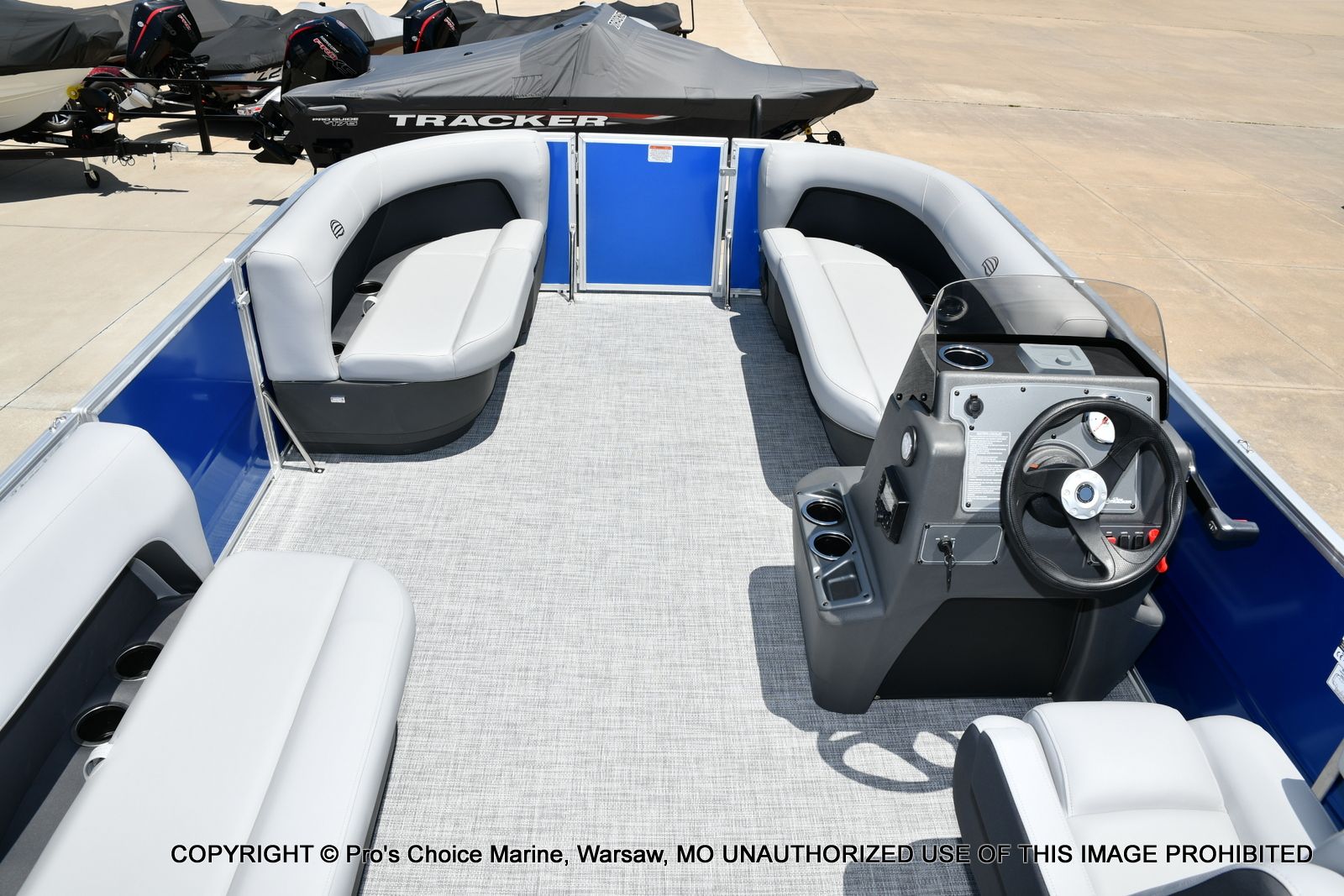 2026 Sun Tracker Party Barge 16 - 7