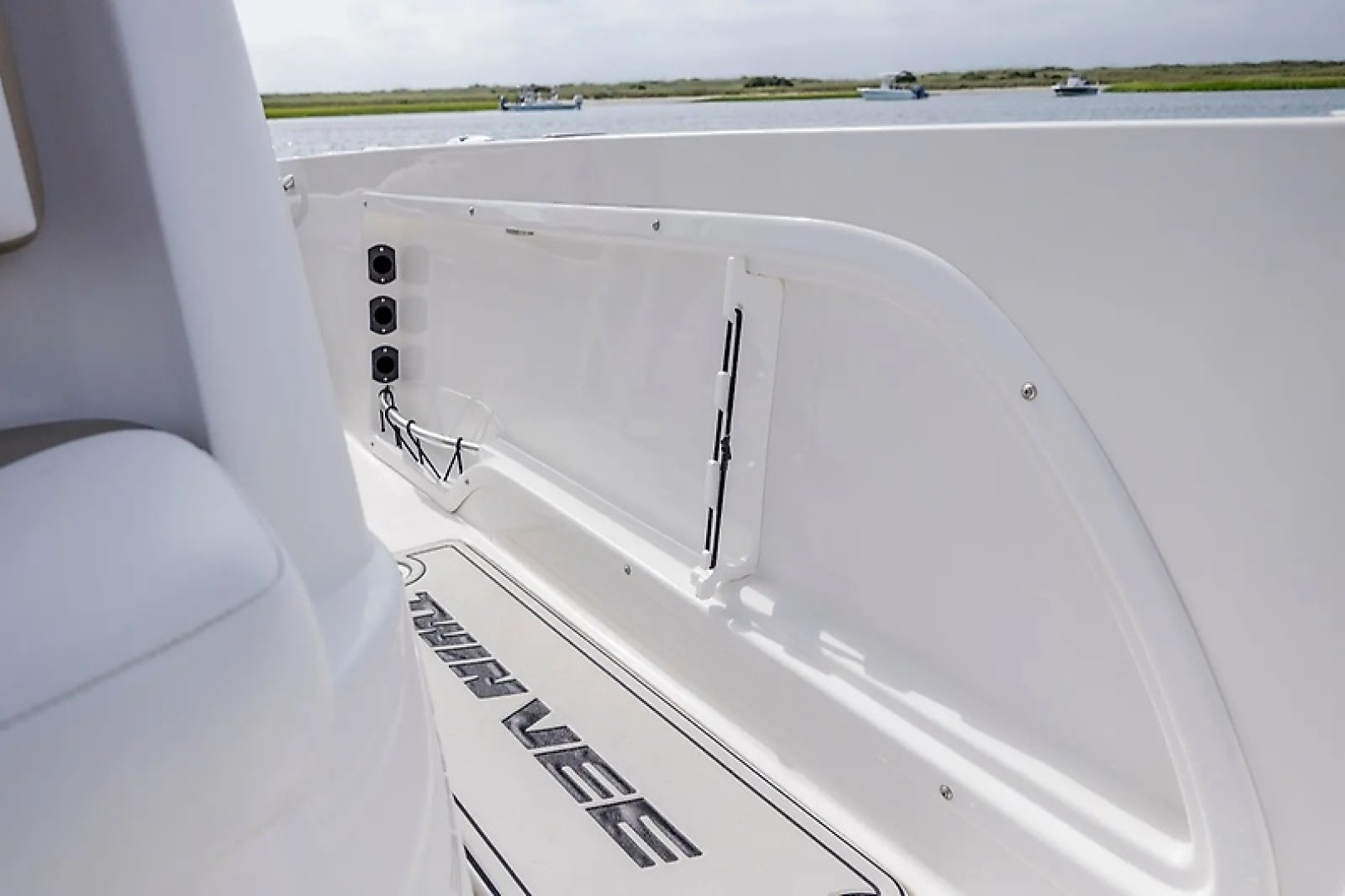 2023 Twin Vee 240 GFX - Image 26