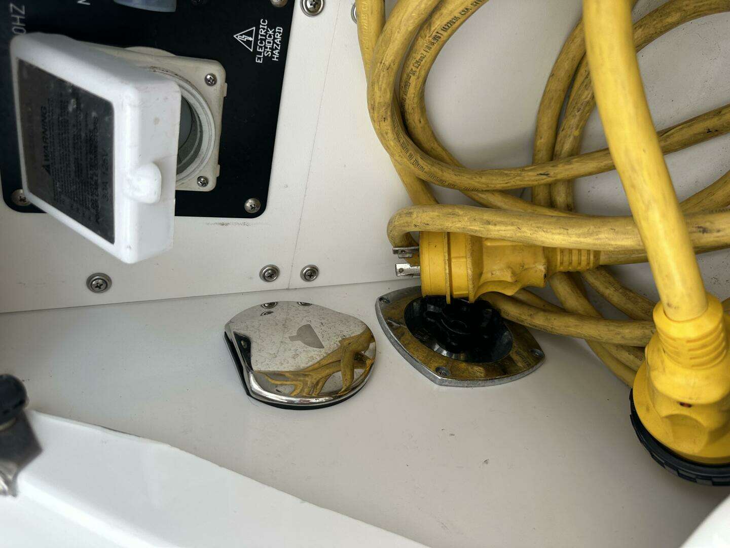 2019 Cruisers Yachts 338 Outboard - Image 55