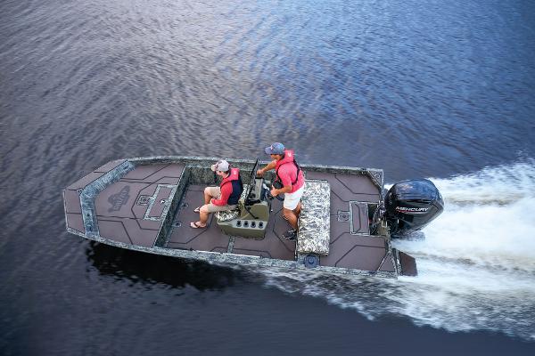 2026 Tracker Grizzly 1860 CC - 64
