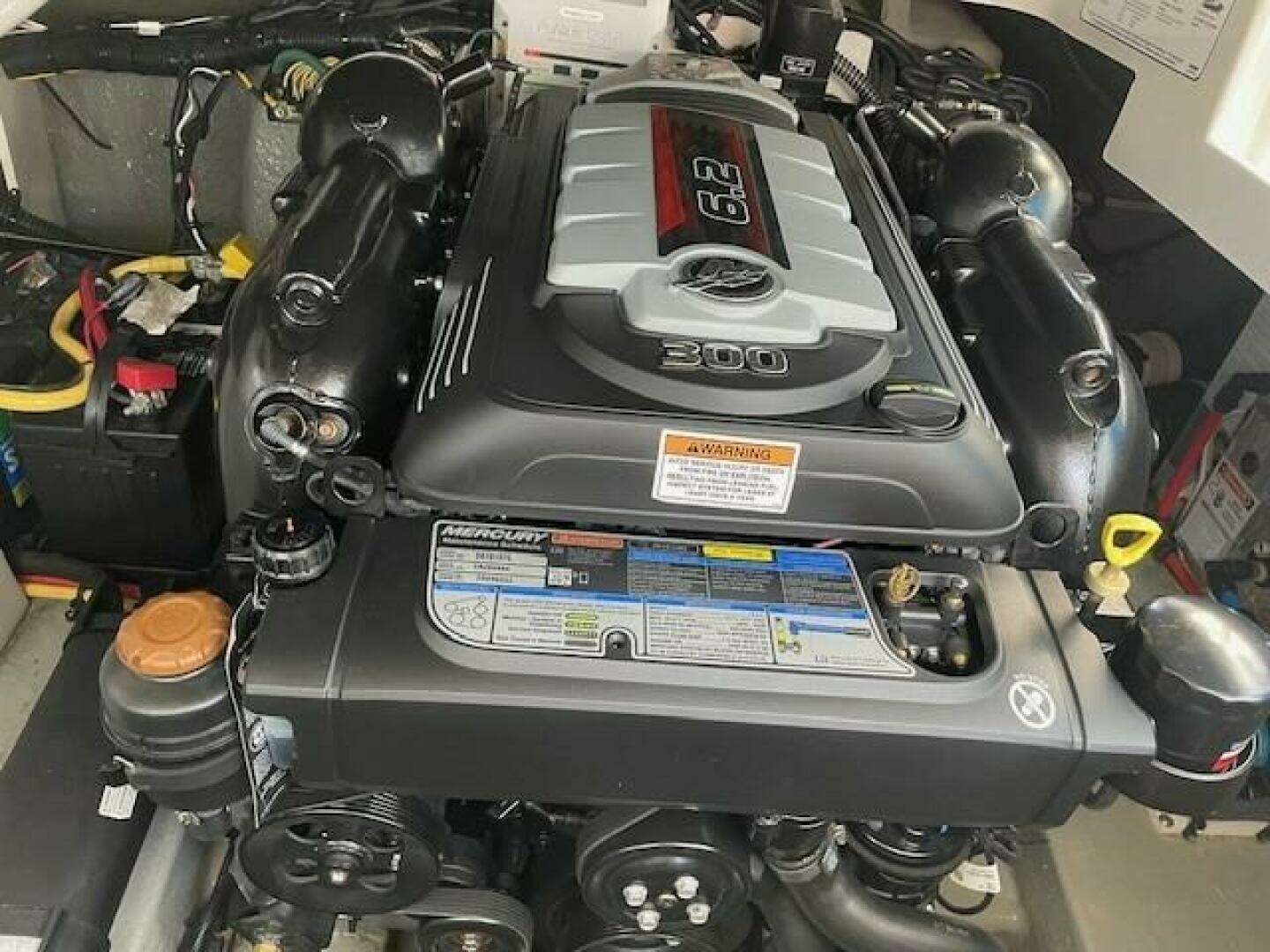 2023 Crownline — - Image 15