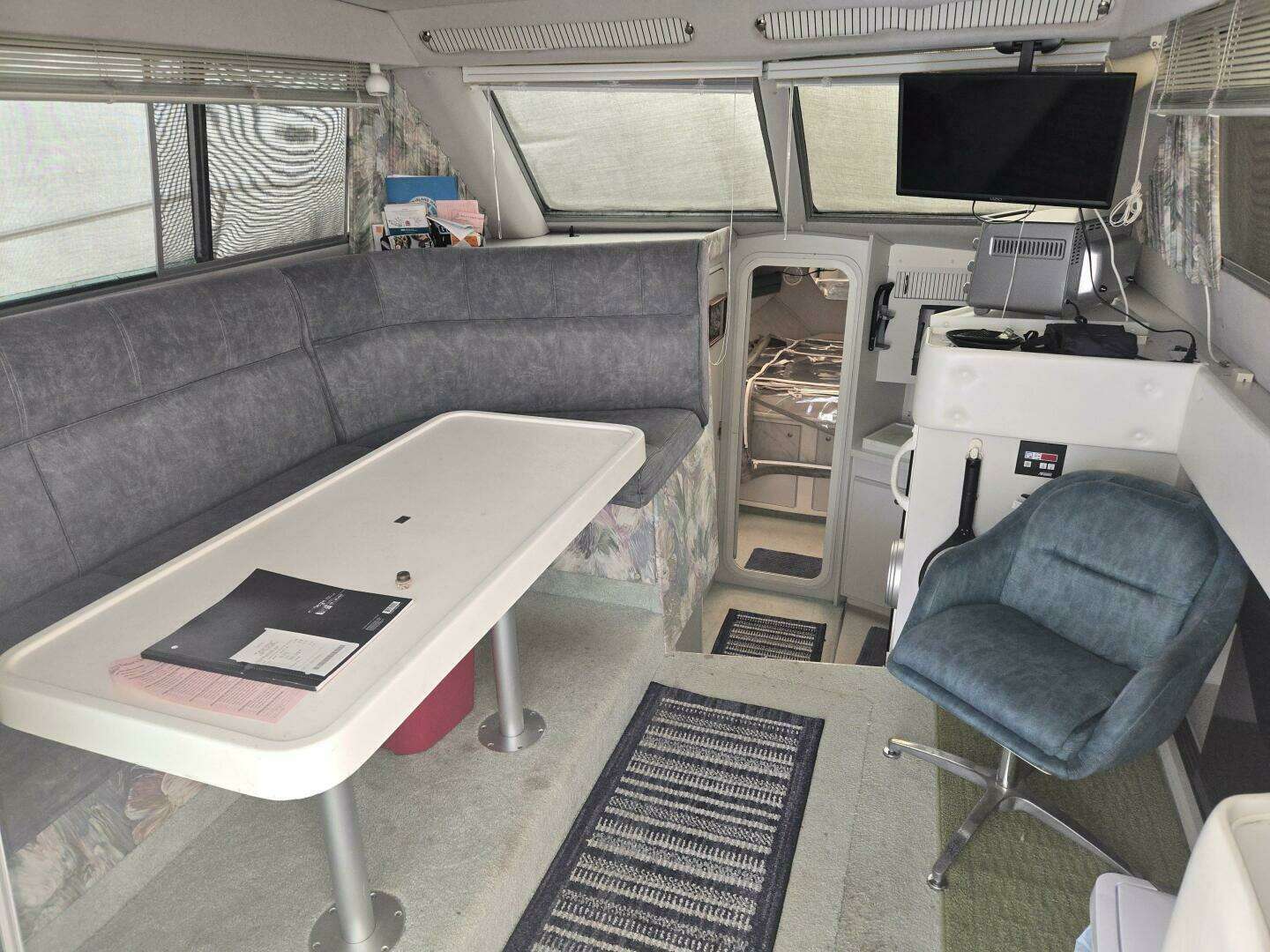 1994 Cruisers Yachts 3380 - Image 3