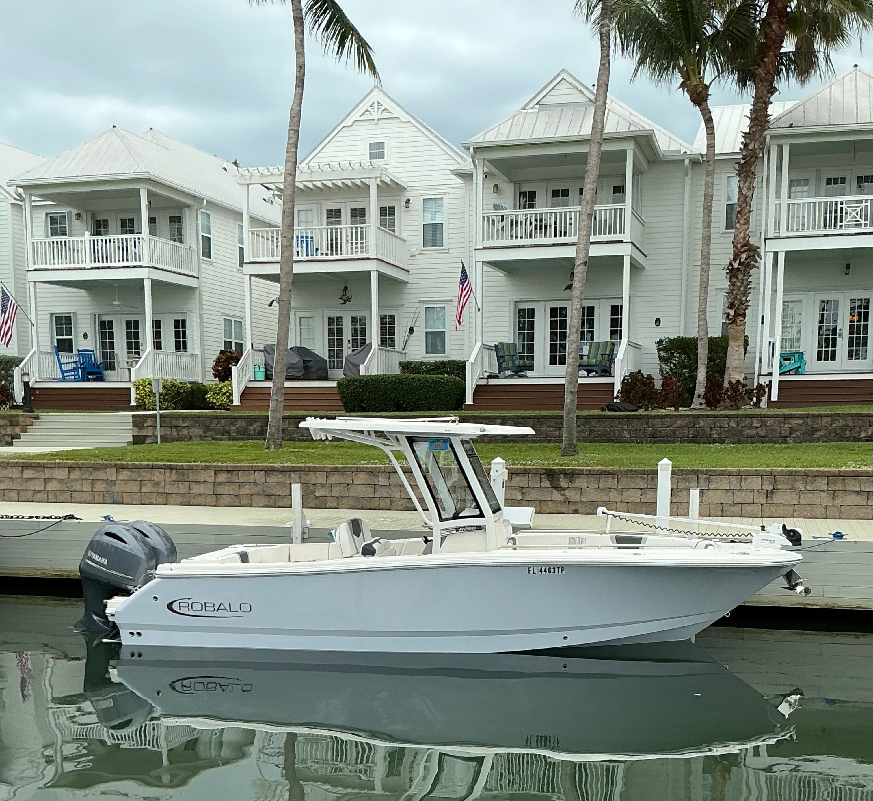 2023 Robalo R250 Center Console - 10
