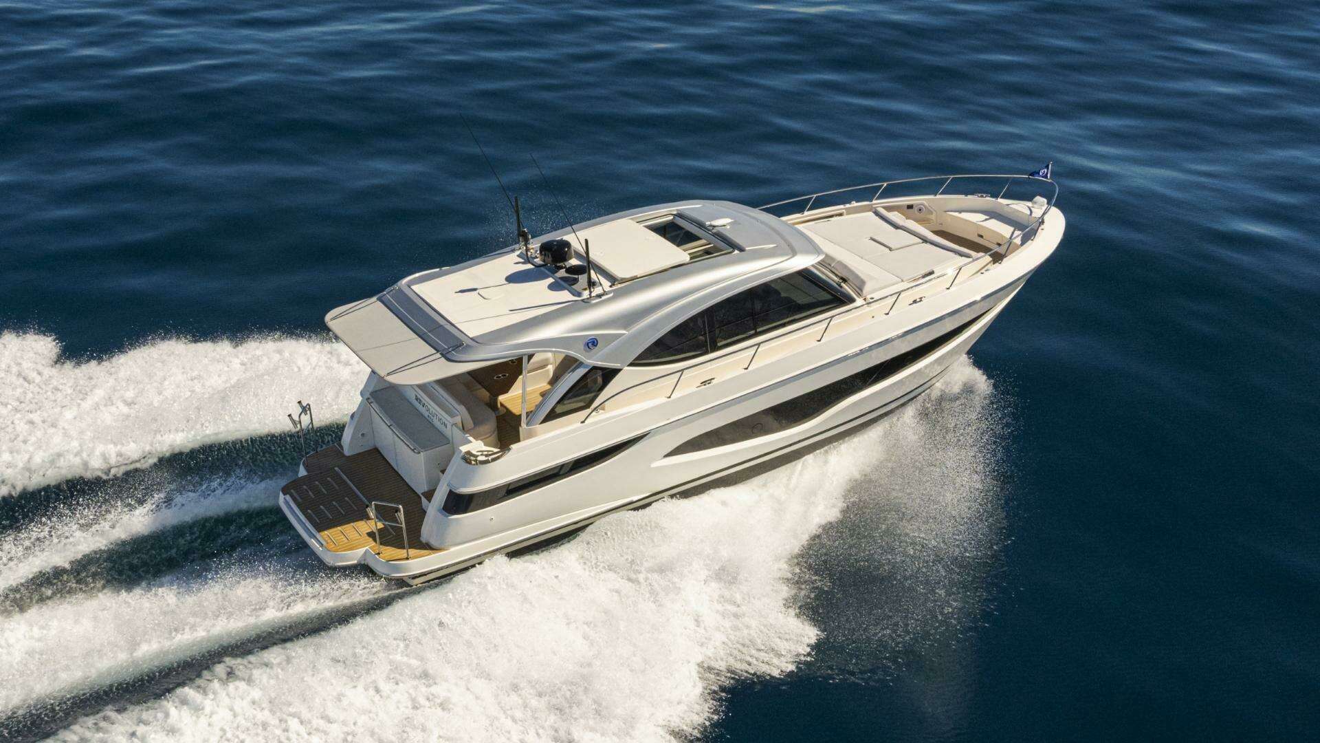 2026 Riviera 4300 Sports Express - Image 4
