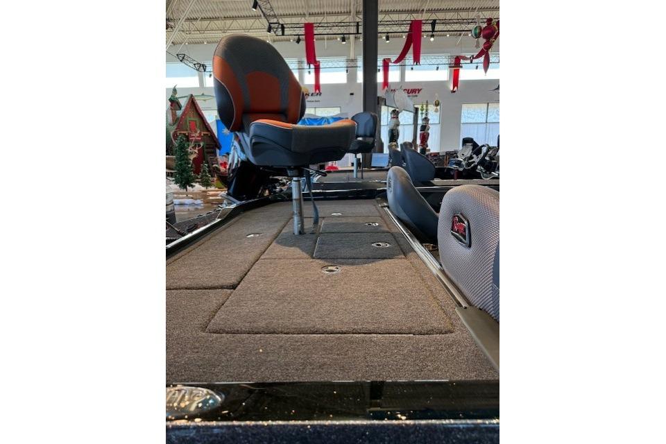 2025 Ranger Z518 Cup-Equipped boat interior with seating and carpeted deck.