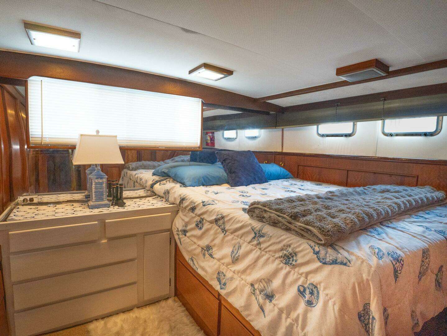 1975 Hatteras 58 Yacht Fisherman - Image 25