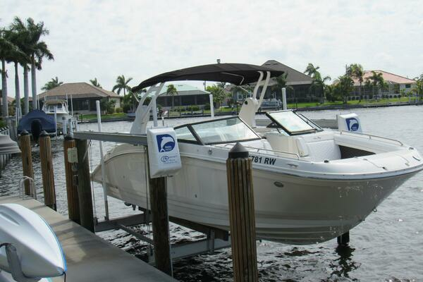 2019 Sea Ray SDX 270 Outboard