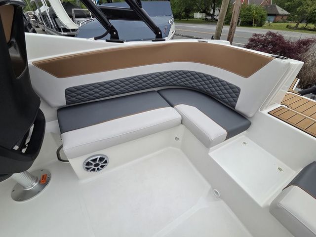 2026 Starcraft SVX 230 DC OB w/250hp and Trailer - 31