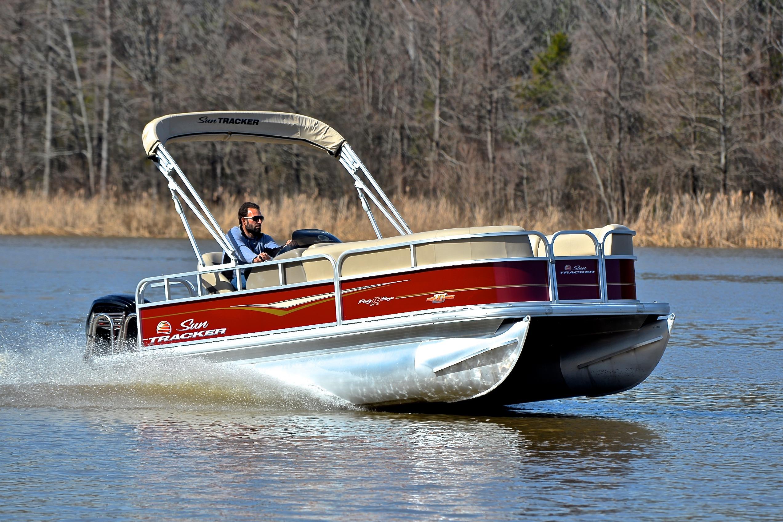 2023 Sun Tracker Party Barge 18 DLX