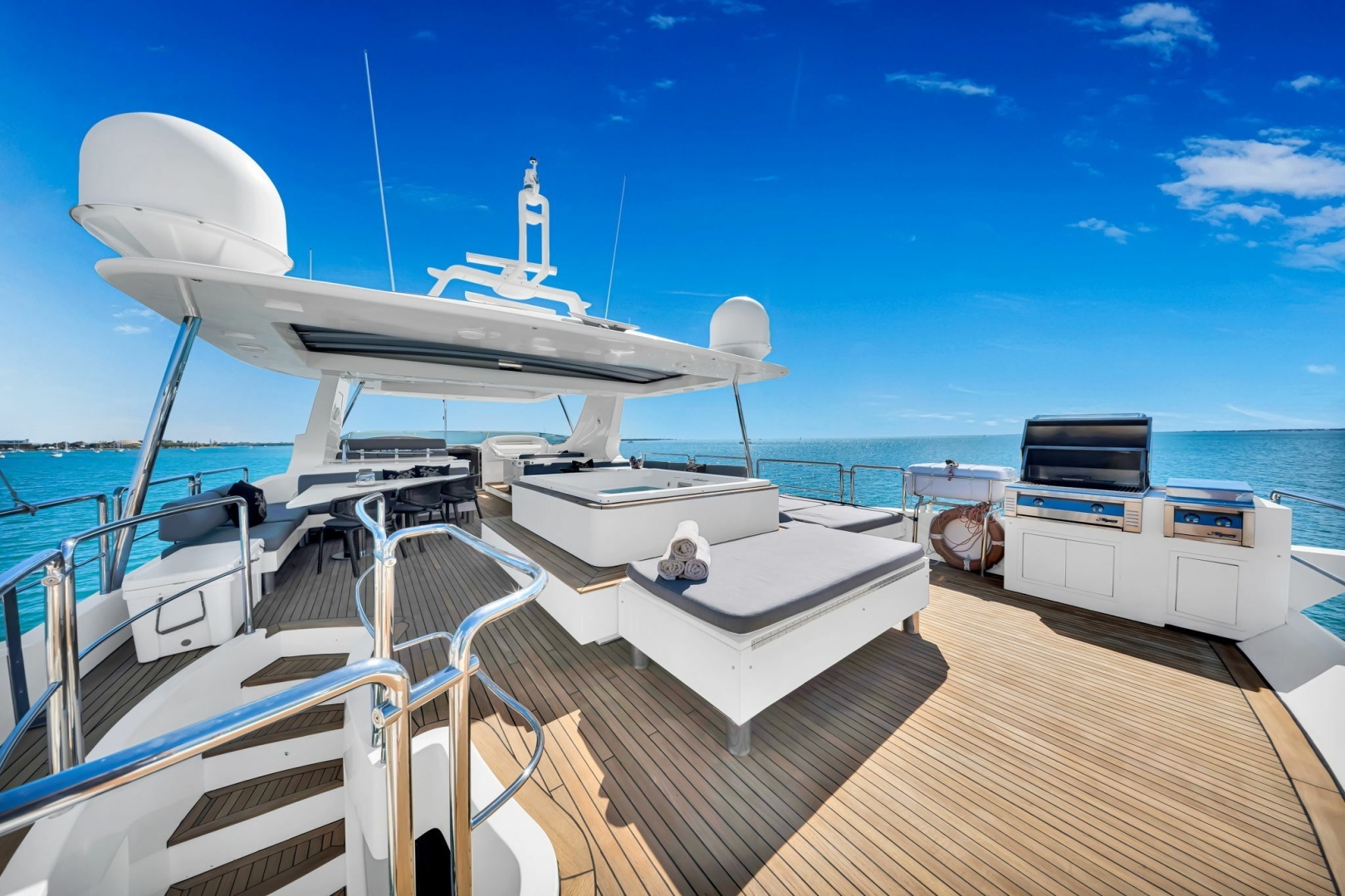 2005 Azimut 105 - Image 5