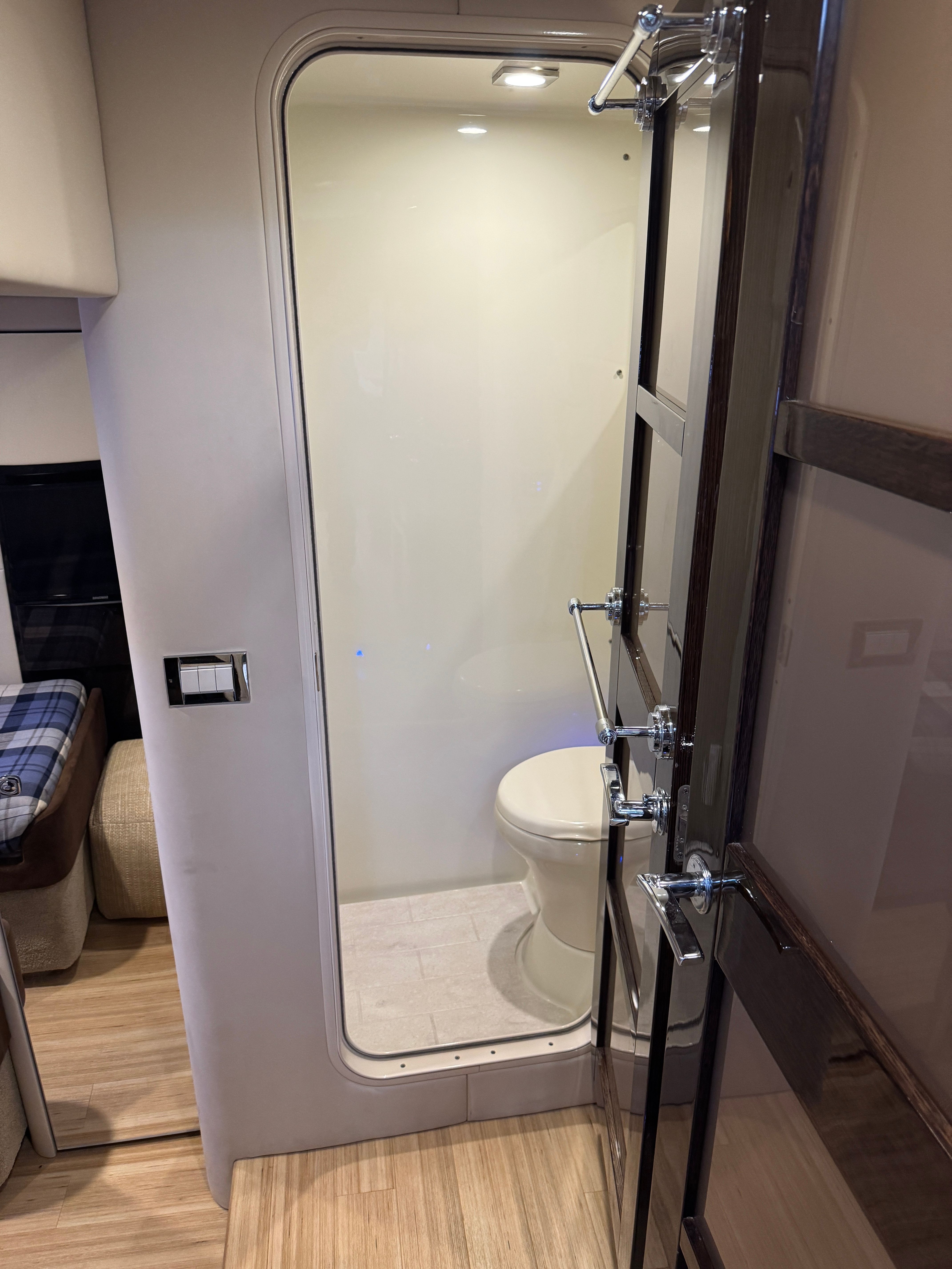 2015 Formula 45 Yacht - 23