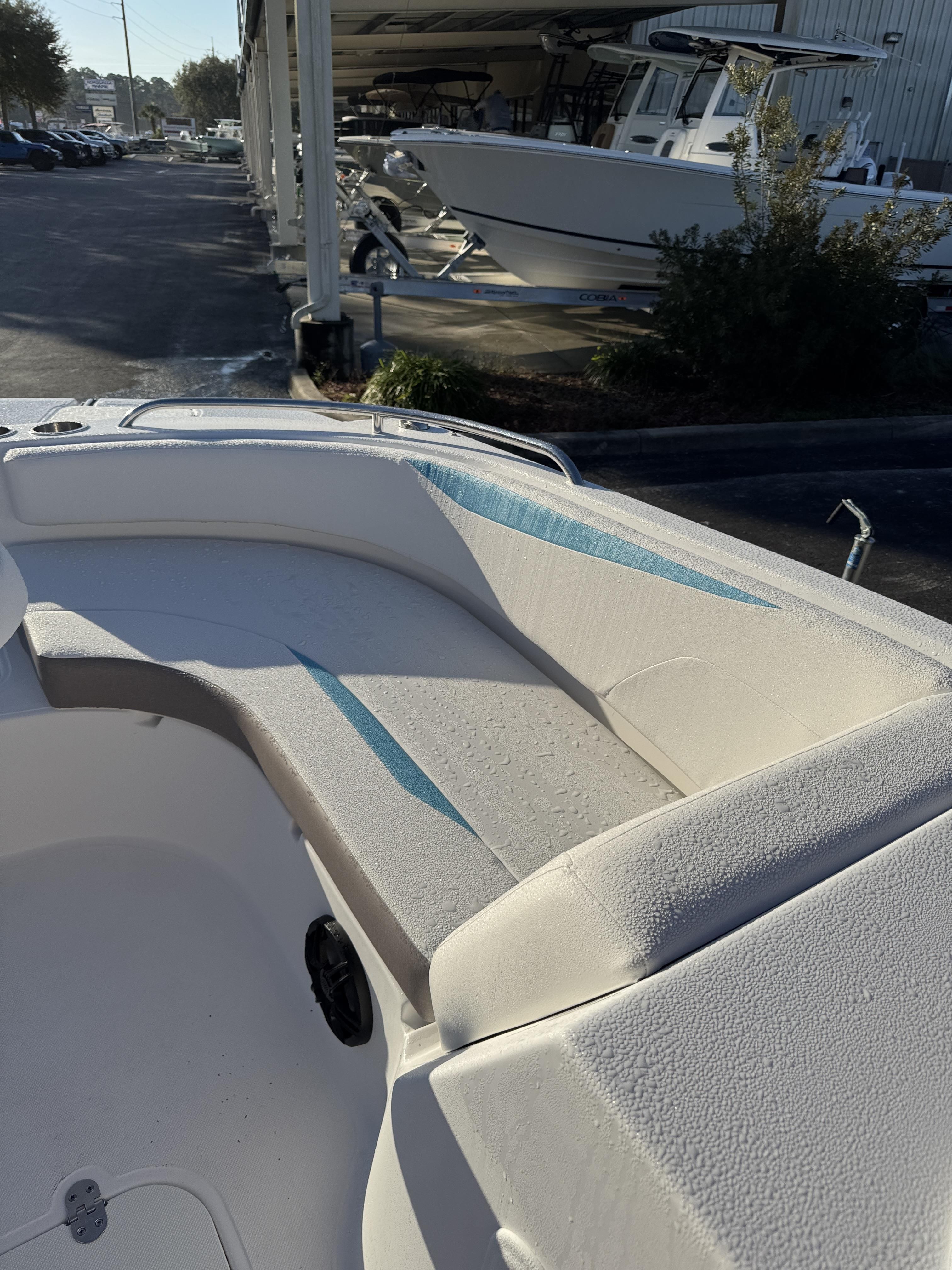 2026 Hurricane SunDeck Sport 188 OB - 9