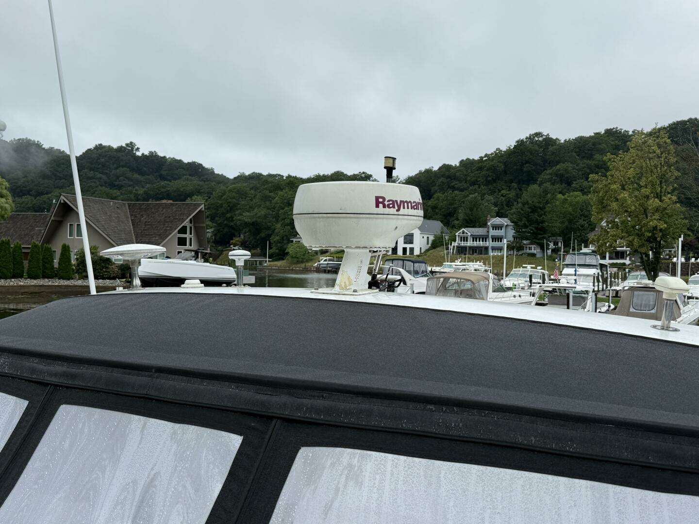 2004 Cruisers 370 Express - Image 49