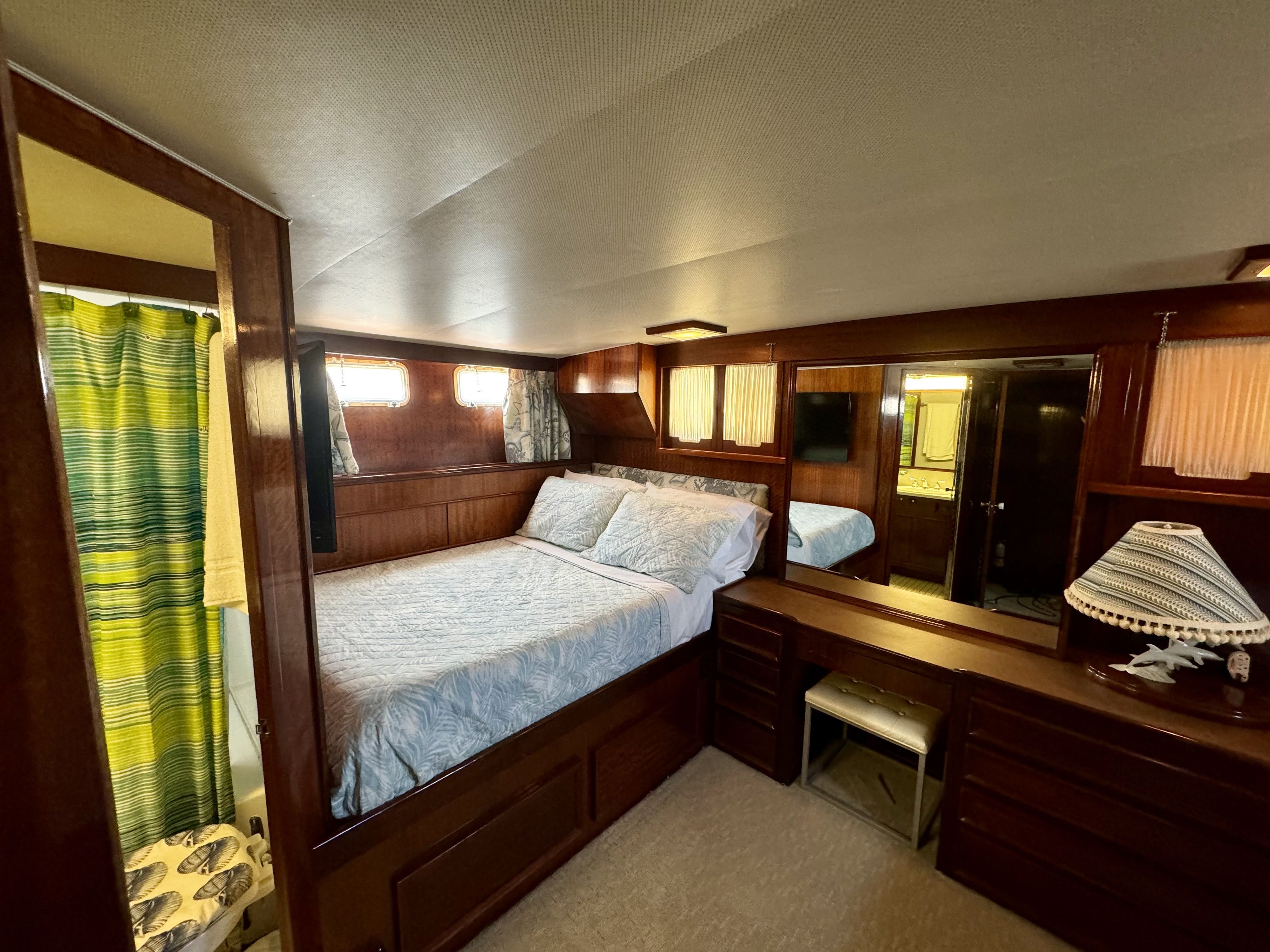 1975 Hatteras 58 Long Range Cruiser - 35