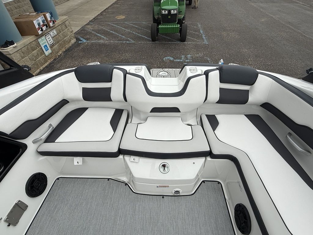 2025 Yamaha Boats AR195 - 30