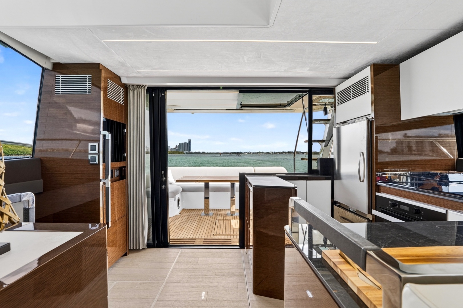 2023 Prestige 590 - Image 41