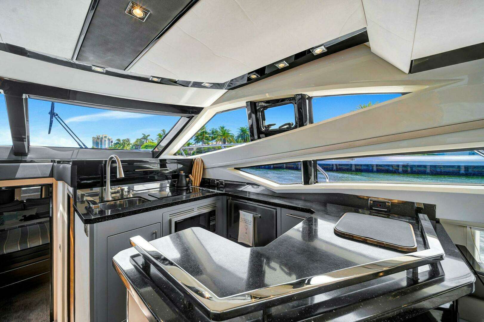 2011 Marquis — - Image 31
