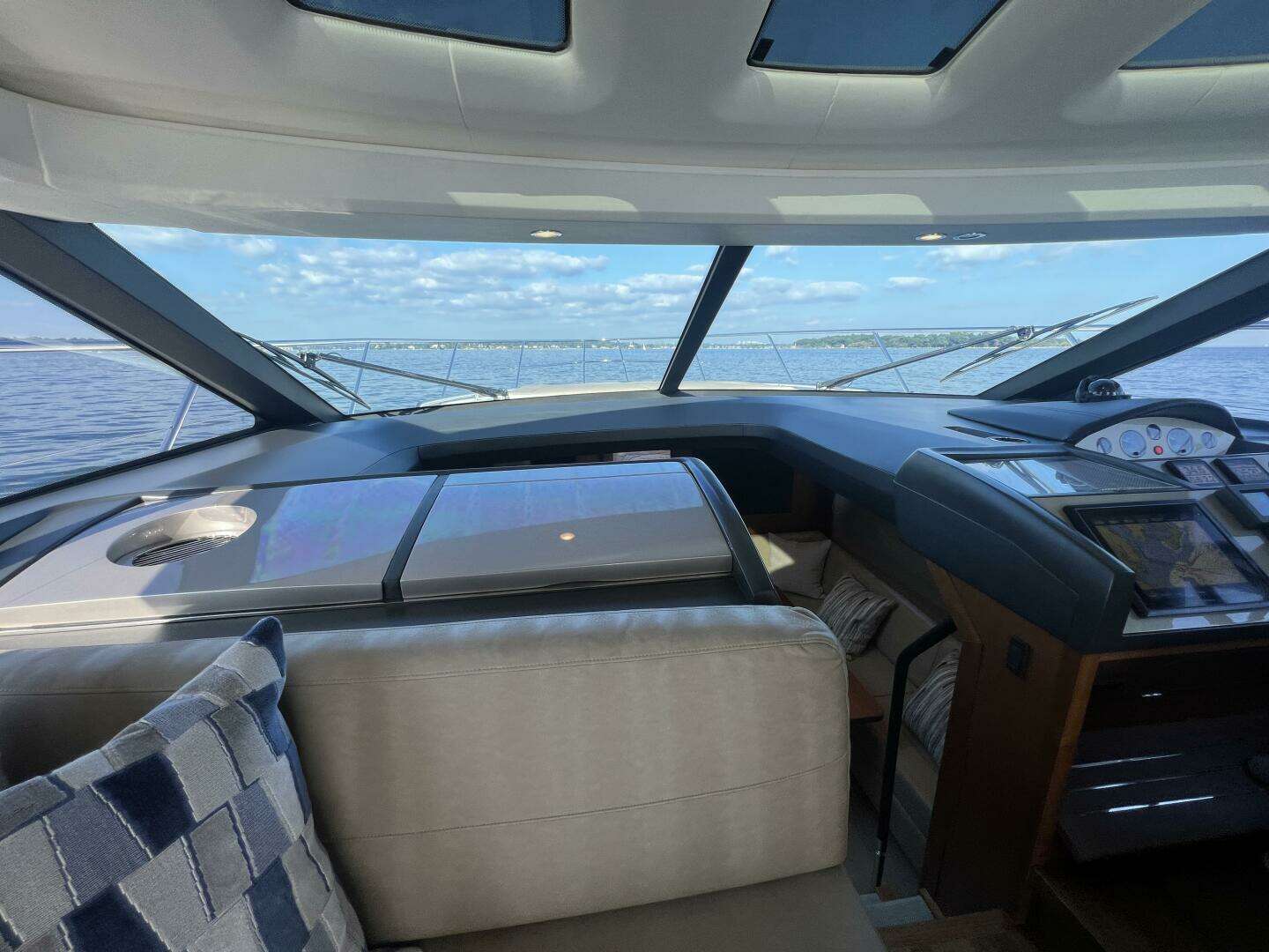 2015 Princess V52 - Image 11